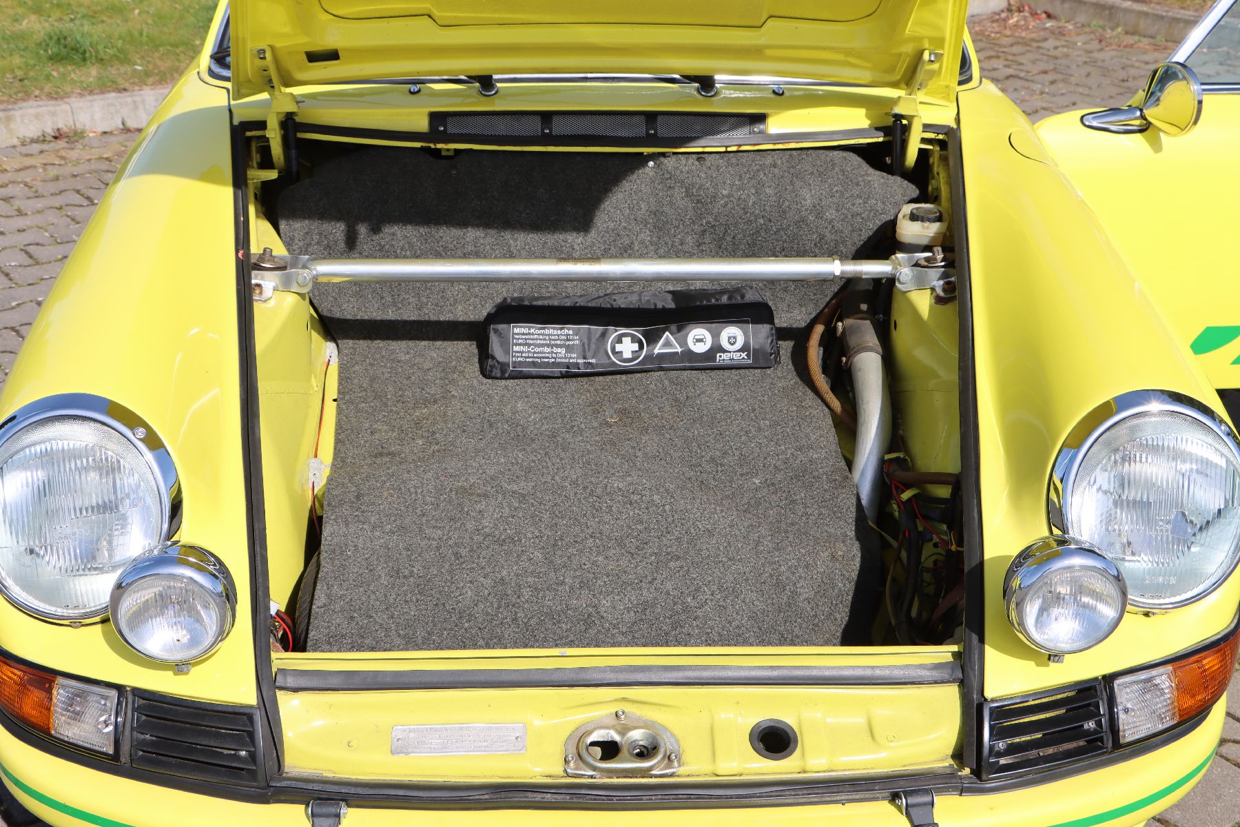 Detail f: Porsche 911 2.2 T, Fahrgestellnummer: 9111100140, EZ 01/1970, Laufleistung ca. 112.446 km abgelesen, 170 kW/231 PS, Schaltgetriebe, Farbkombination ...