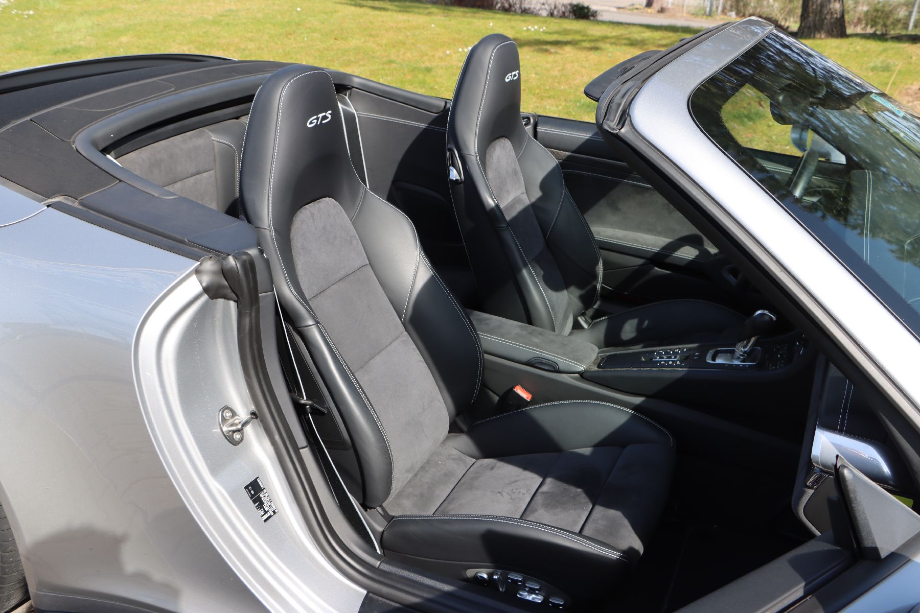 Detail g: Porsche 911 Carrera GTS Cabriolet, Fahrgestellnummer: WP0ZZZ99ZFS145505, EZ 04/2015, 1. Hand, Laufleistung ca. 21.000 km, HU bis 05/2022, 316 kW/430 ...