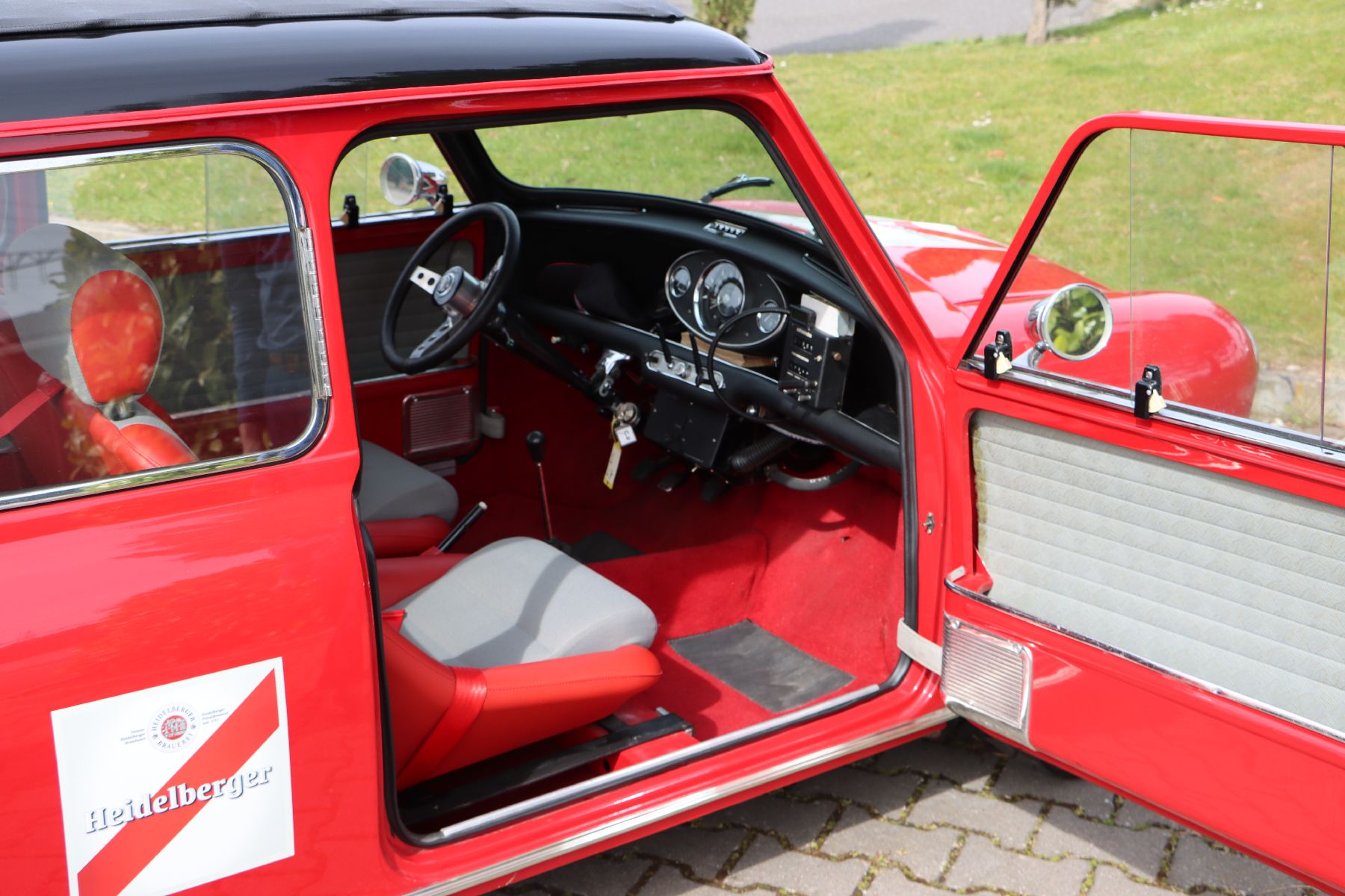Detail e: Austin Mini Cooper S MK I, Fahrgestellnummer: CA2S7985393, EZ 04/1968, Laufleistung ca. 20.109 km abgelesen, 57 kW/78 PS, Schaltgetriebe, ...