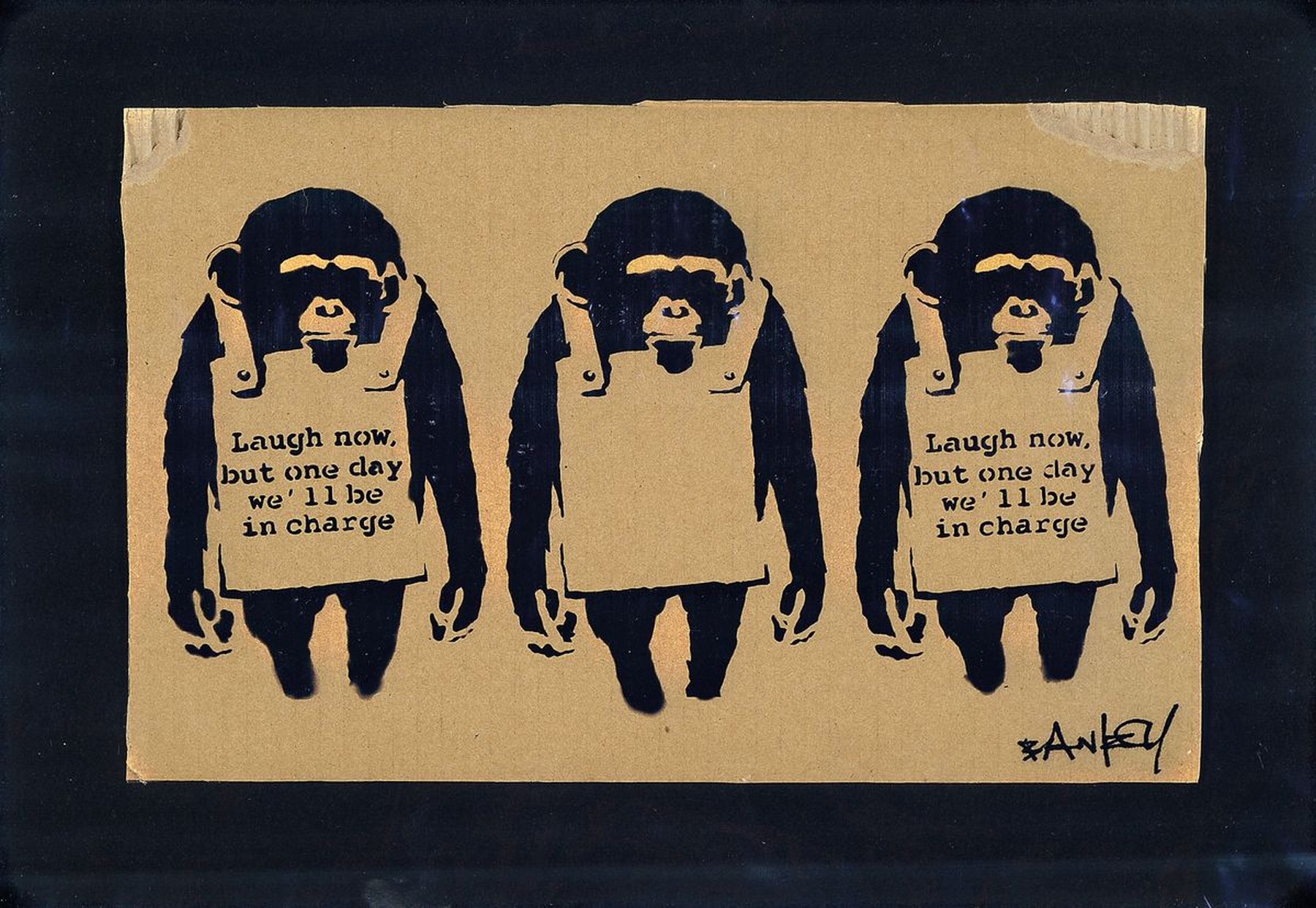 Nach Banksy, britischer Street Art-Künstler,"Laugh now, but one day we'll be in charge", drei Affen, Schablonen-Graffiti auf ...