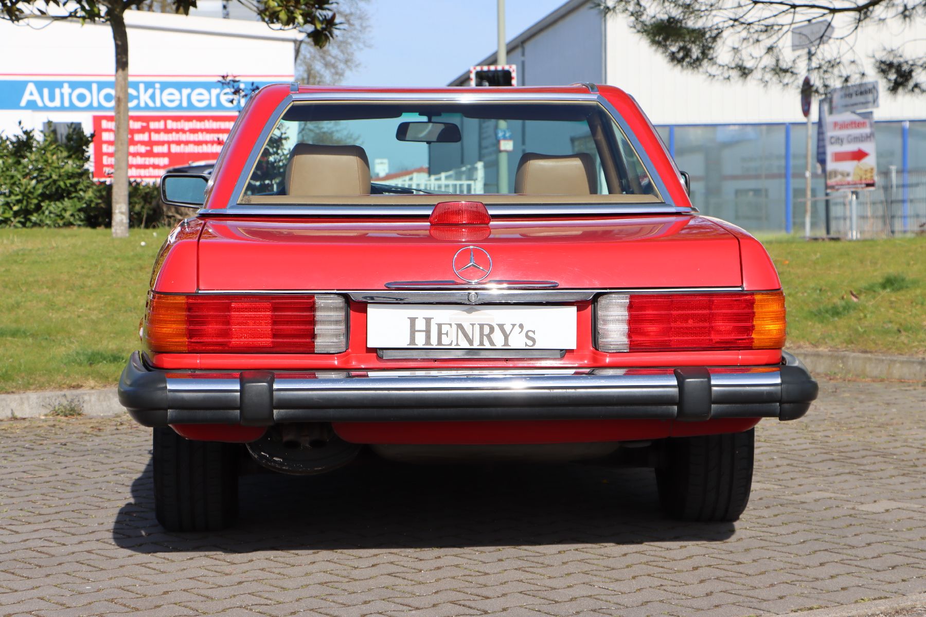 Detail b: Mercedes-Benz 560 SL, Fahrgestellnummer: WDBBA48D8HA062805, EZ 07/1987, Laufleistung ca. 122.600 miles abgelesen, HU bis 02/2023, 167 kW/227 PS, ...
