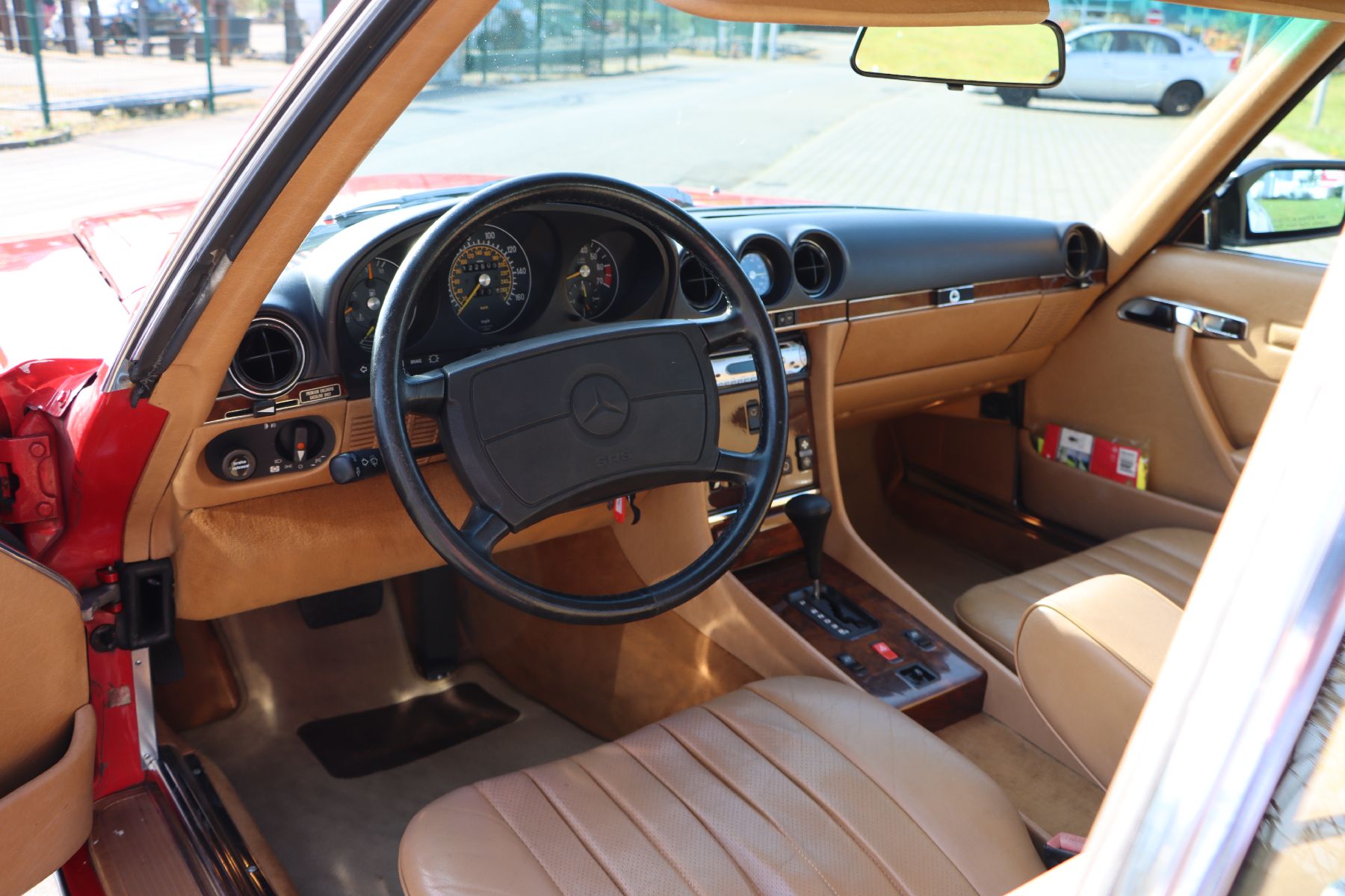 Detail g: Mercedes-Benz 560 SL, Fahrgestellnummer: WDBBA48D8HA062805, EZ 07/1987, Laufleistung ca. 122.600 miles abgelesen, HU bis 02/2023, 167 kW/227 PS, ...
