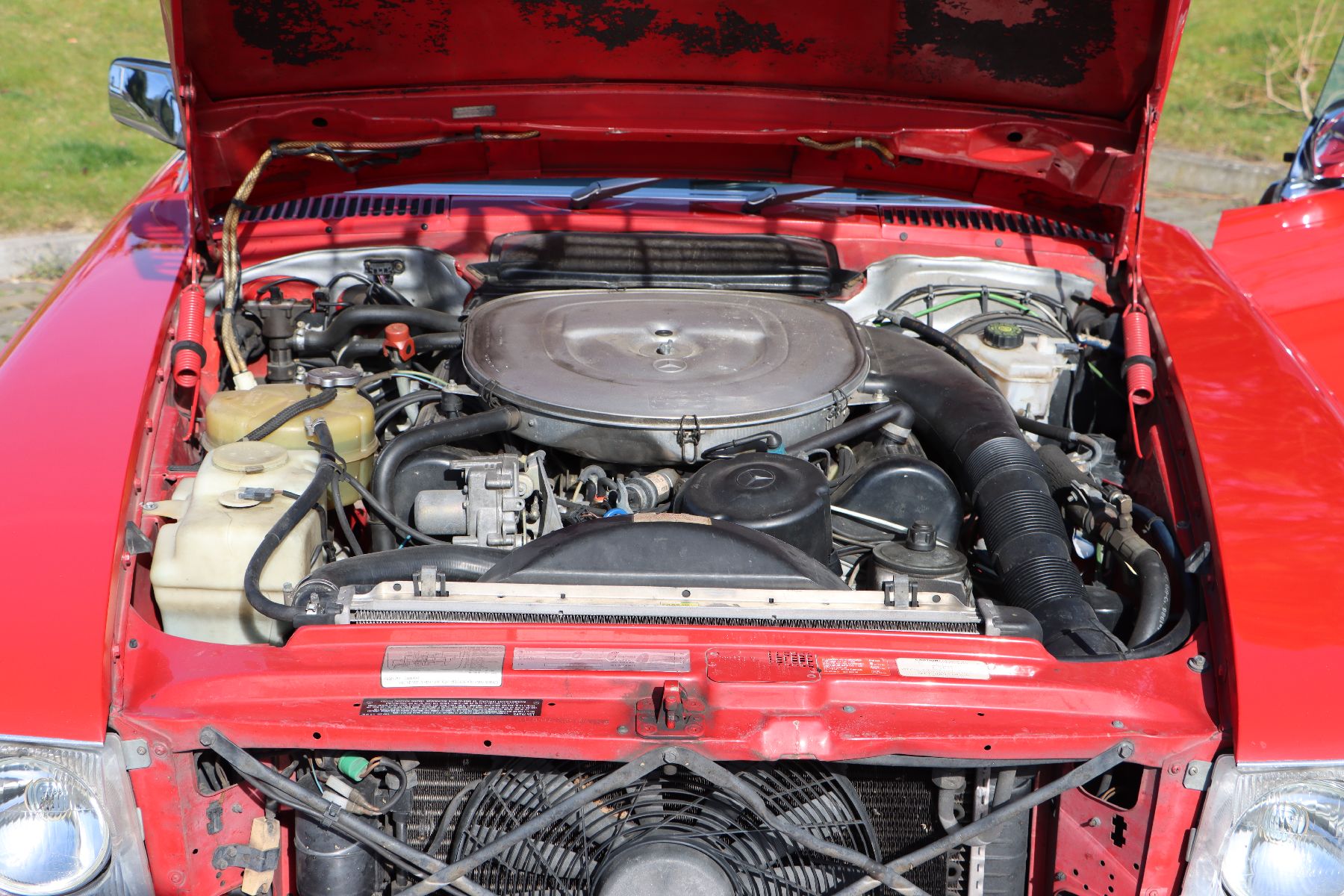 Detail h: Mercedes-Benz 560 SL, Fahrgestellnummer: WDBBA48D8HA062805, EZ 07/1987, Laufleistung ca. 122.600 miles abgelesen, HU bis 02/2023, 167 kW/227 PS, ...