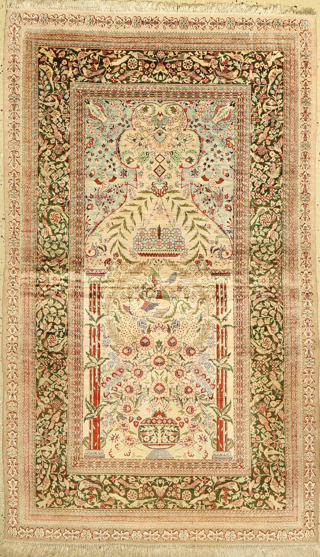 Hereke Seide, China, ca. 40 Jahre, reine Naturseide, ca. 155 x 90 cm, EHZ: 2