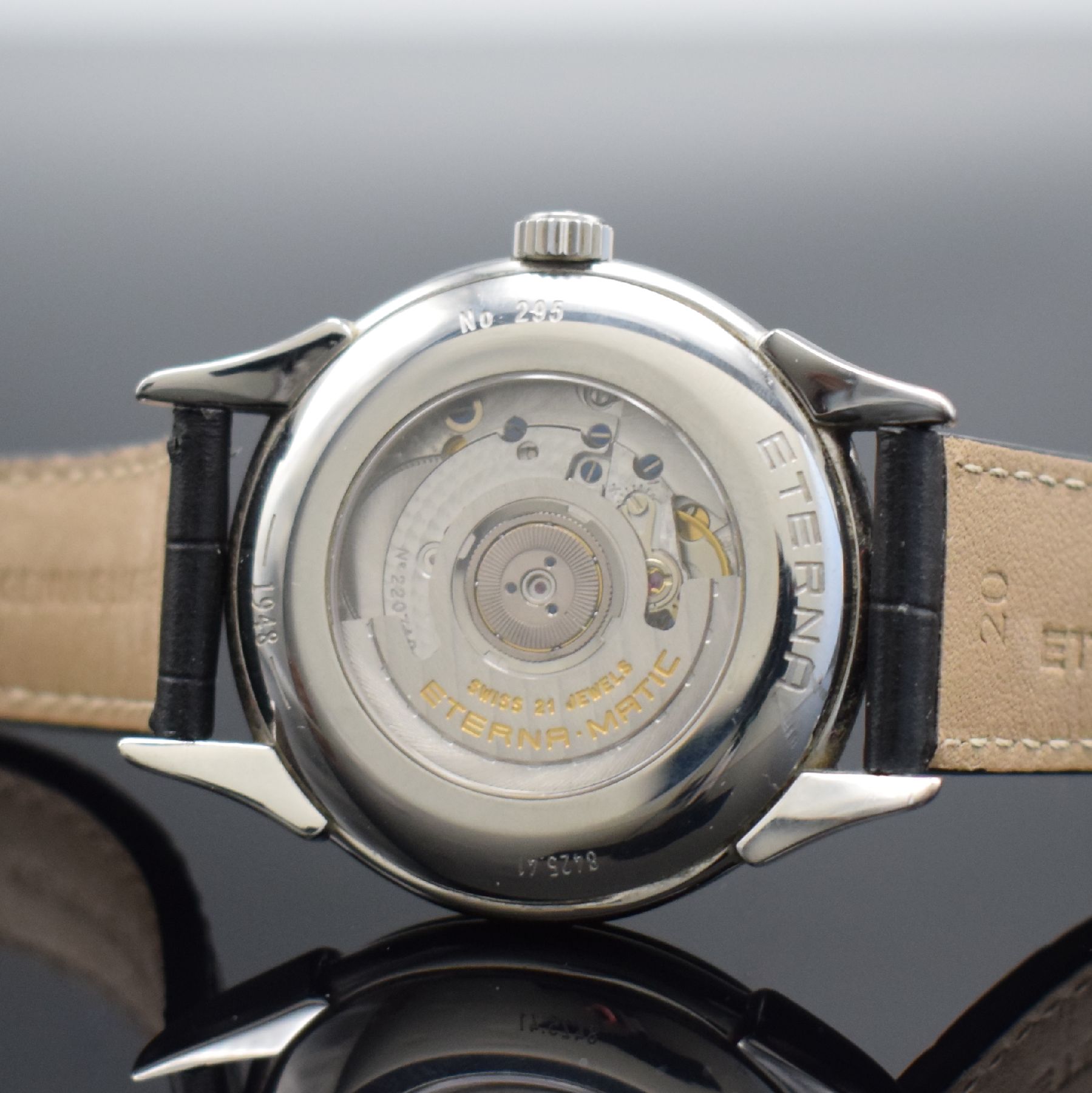 Detail e: ETERNA-MATIC 1948 Herrenchronometer mit Großdatum in Stahl, Schweiz um 2005, Automatik, Ref. 8425.41, beids. vergl. Geh., Boden aufgedr., orig. ...