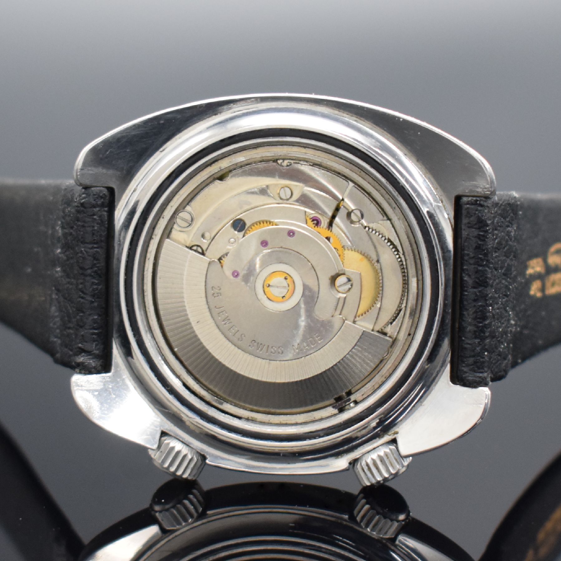Detail f: TANIS Herrenarmbanduhr mit seltenem Zifferblatt bezeichnet Agent 007, Schweiz um 1970, Automatik, Edelstahlgeh., Stahlboden verschr., dunkelgraues ...