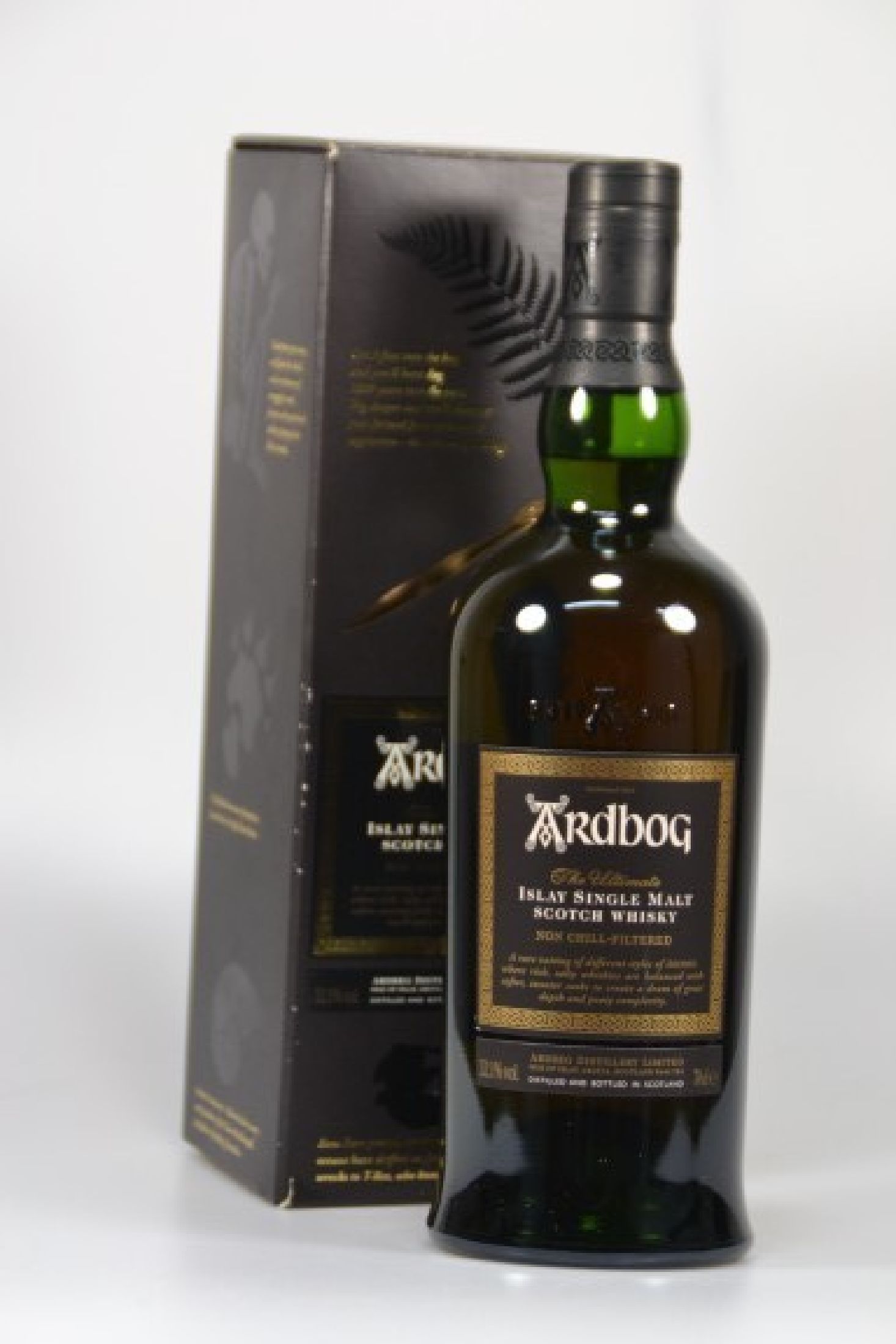 Detail a: 1 Flasche Ardbeg Islay Single Malt Scotch Whisky, the Ultimate, non chill-filtered, 70cl, 52.1% Vol.,orig. verkorkt und unverkostet, im orig. Karton
