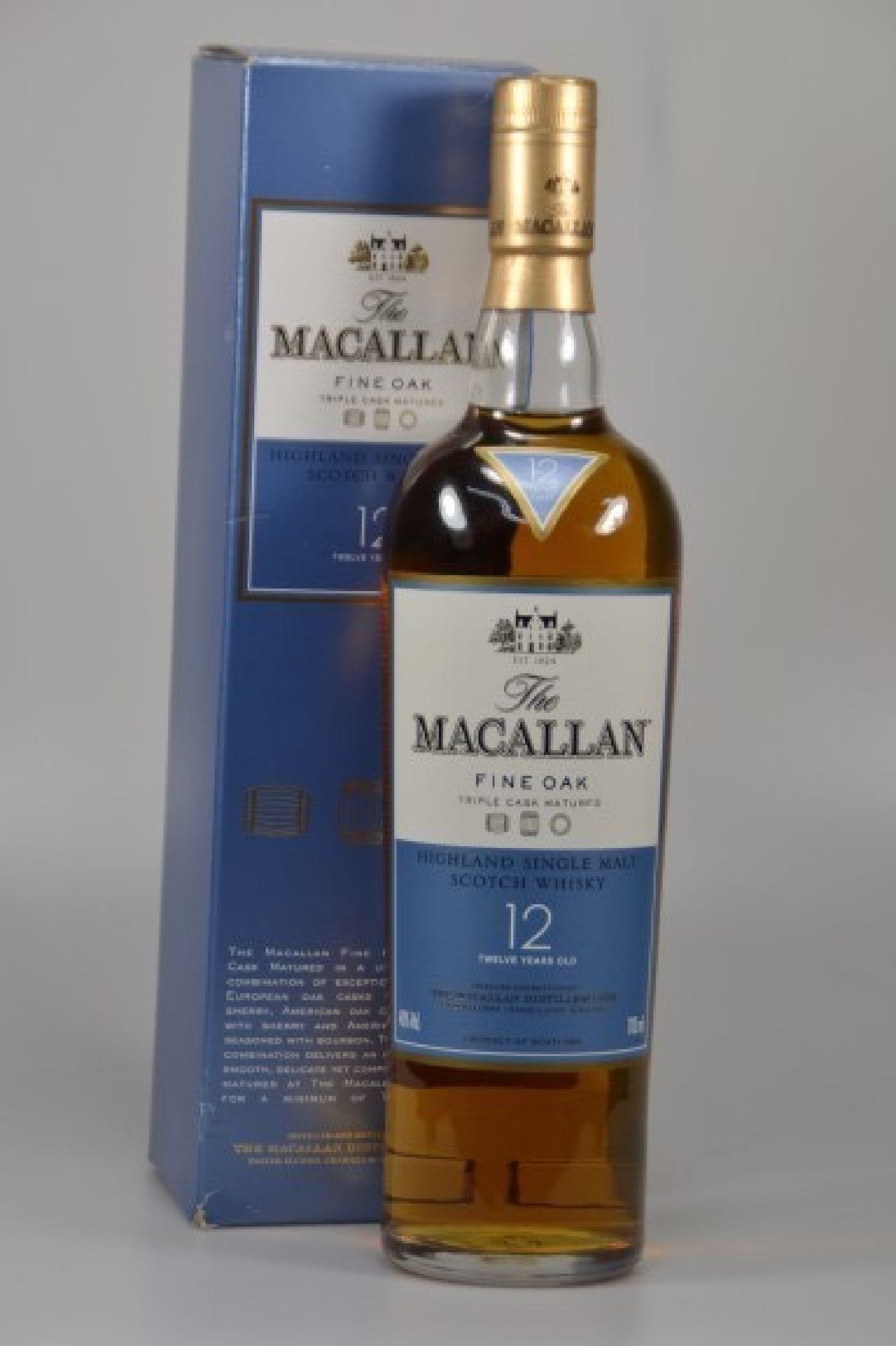 1 Flasche Macallan Highland Single Malt ScotchWhisky, 12 Jahre alt, triple cask matured, selected sherry oak casks from Jerez/Spain, 40% Vol., 70cl, ...