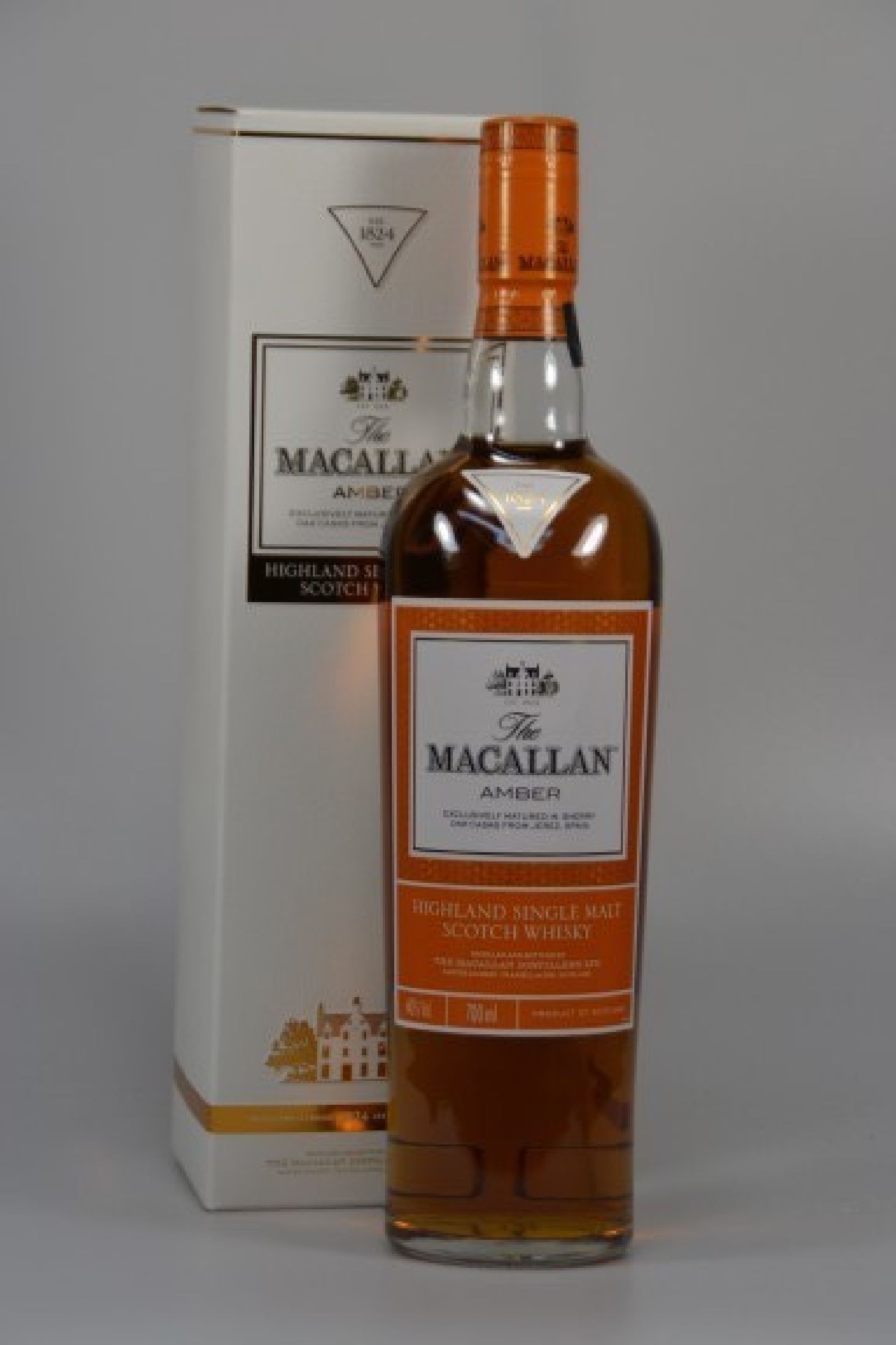 Detail a: 1 Flasche Macallan Highland Single Malt Scotch Whisky, Amber, exclusively matured in sherry oak casks from Jerez/Spain, 40% Vol., 70cl, orig. ...