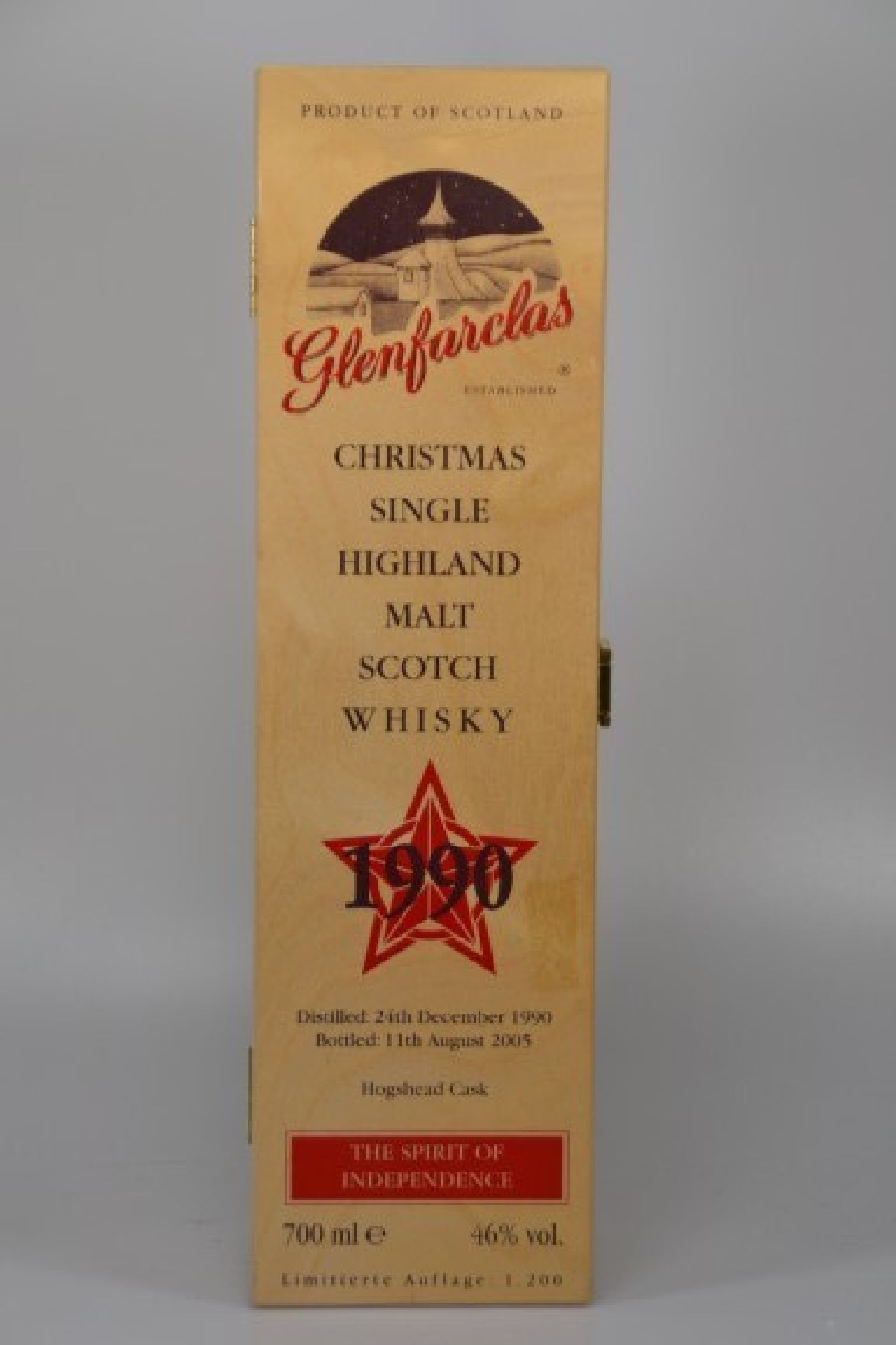 1 Flasche Glenfarclas Higland Single Malt Scotch Whisky, Hogshead Cask, Christmas single Malt, Distilled 24.12.1990, bottled 11.8.2005, 46% Vol., ...