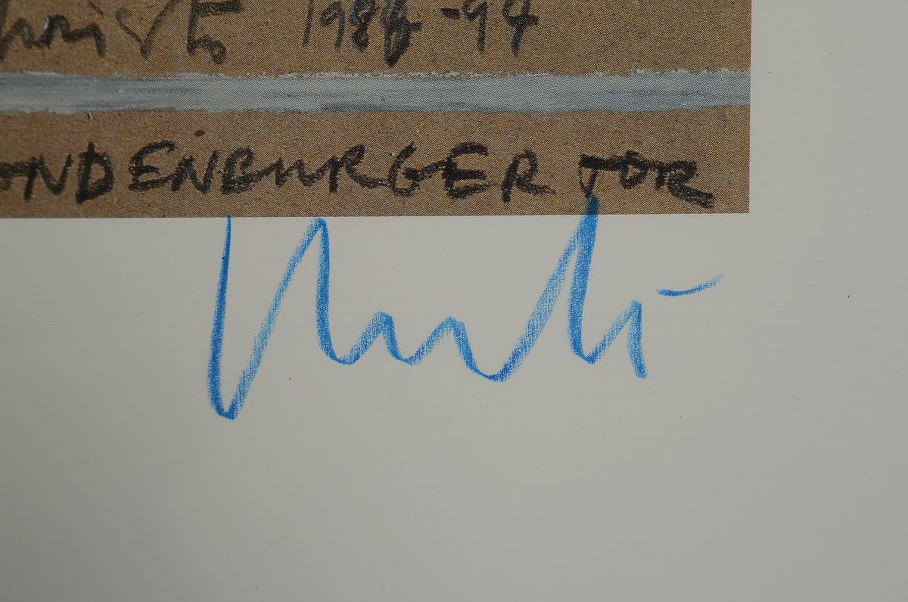 Detail b: Christo, 1935-2000, verhüllter Reichstag a. Fotografie, Offsetdruck mit Folienprägung, 50 x 70 cm, Rahmen 54 x 74 cm, b. sehr großes Stoffstück ...
