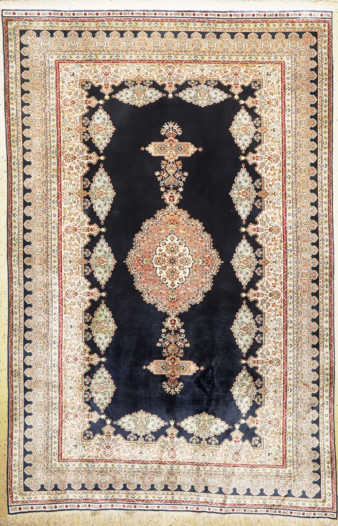 Istanbul Seide fein, Türkei, ca. 50 Jahre, reine Naturseide, ca. 300 x 200 cm, EHZ: (nahezu in perfektem Zustand).