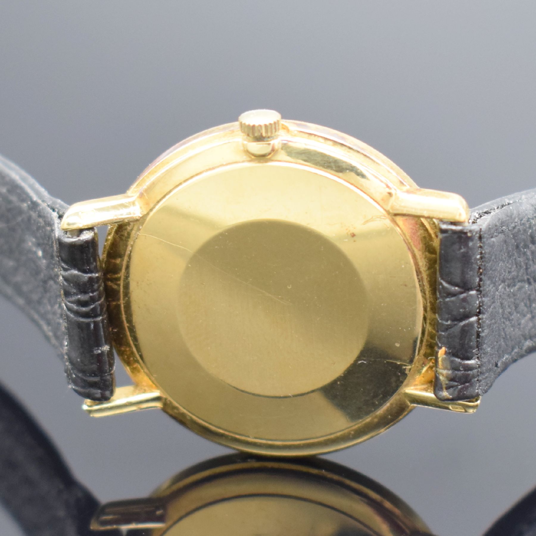 Detail b: OMEGA De Ville Herrenarmbanduhr in GG 750/000, Schweiz um 1969, Handaufzug, Ref. 111 067, 2-teil. Geh. angel., Glasrand aufgedr., gold. Zifferbl. m. ...