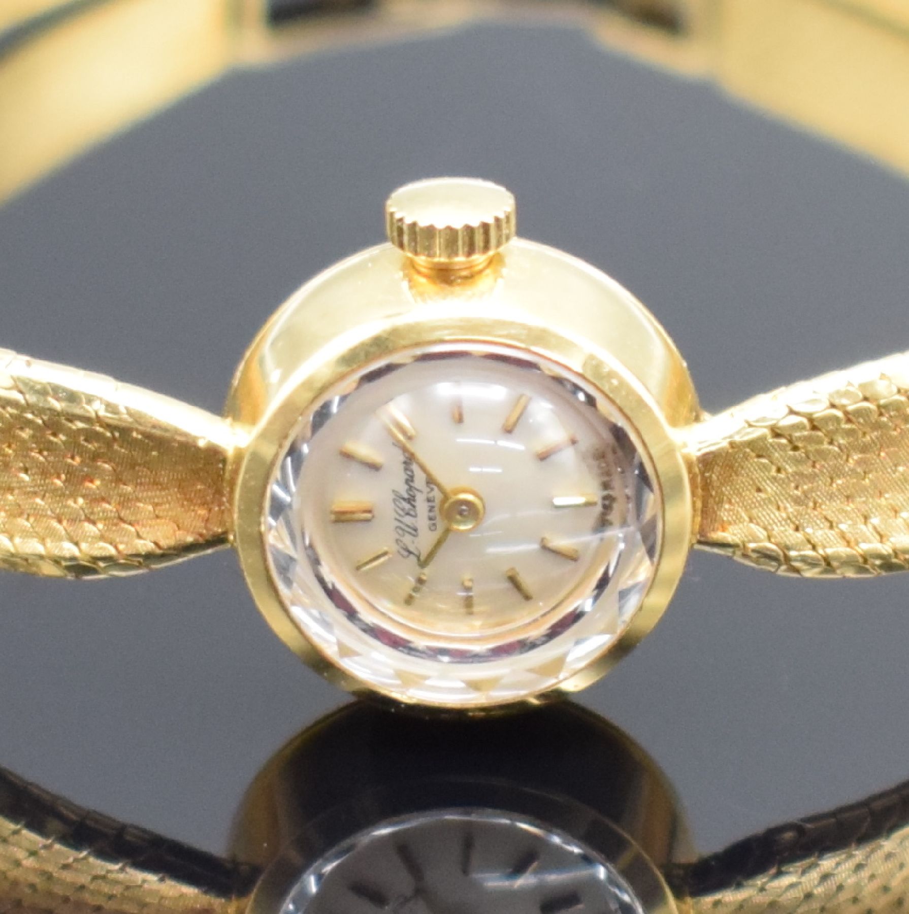Detail a: CHOPARD Damenarmbanduhr in GG 750/000, Schweiz um 1965, Handaufzug, Geh. an GG 750/000 Band, aufgedr. Boden dell., silb. Zifferbl. m. gold. Std.-Ind. ...