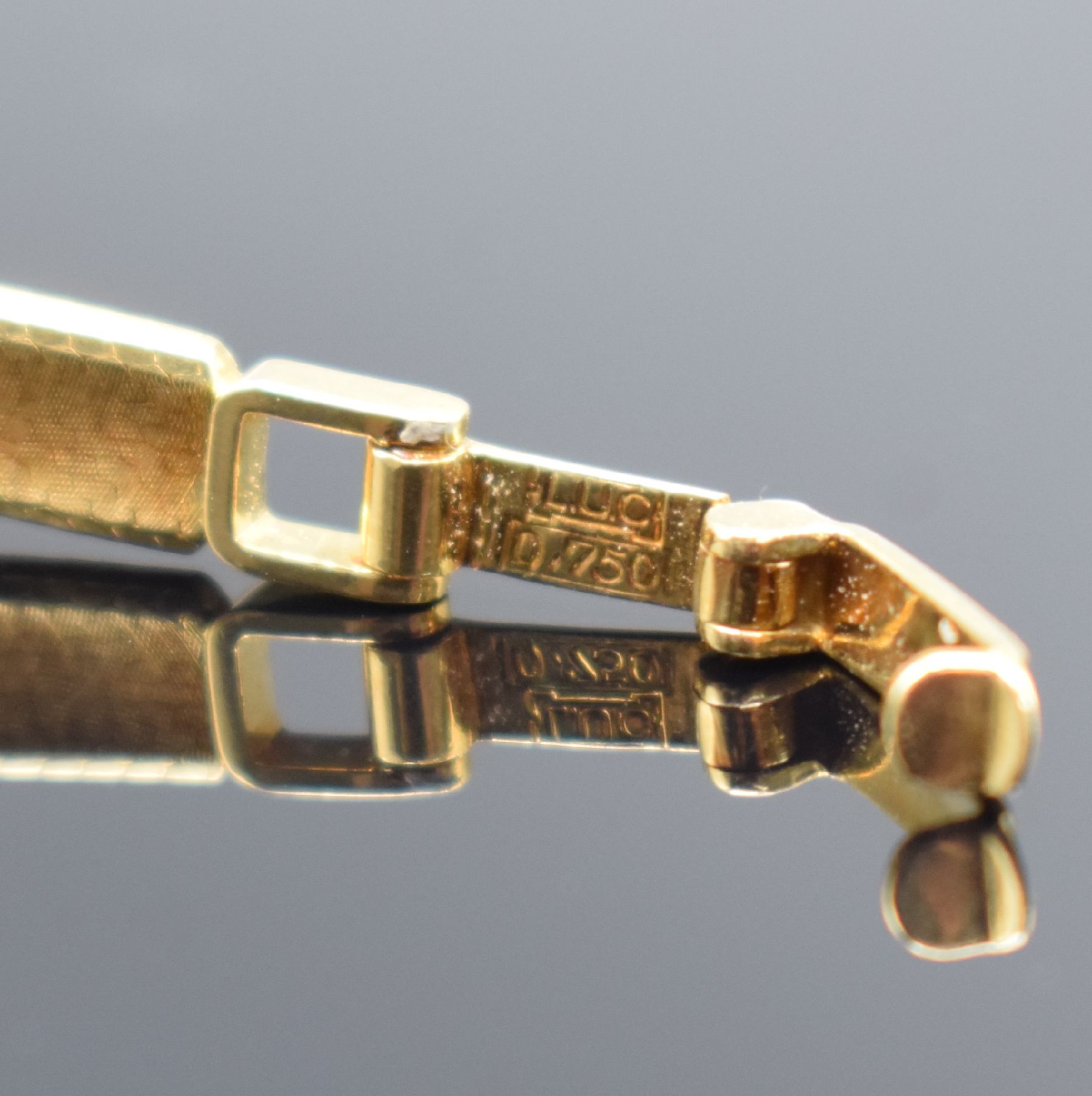 Detail b: CHOPARD Damenarmbanduhr in GG 750/000, Schweiz um 1965, Handaufzug, Geh. an GG 750/000 Band, aufgedr. Boden dell., silb. Zifferbl. m. gold. Std.-Ind. ...