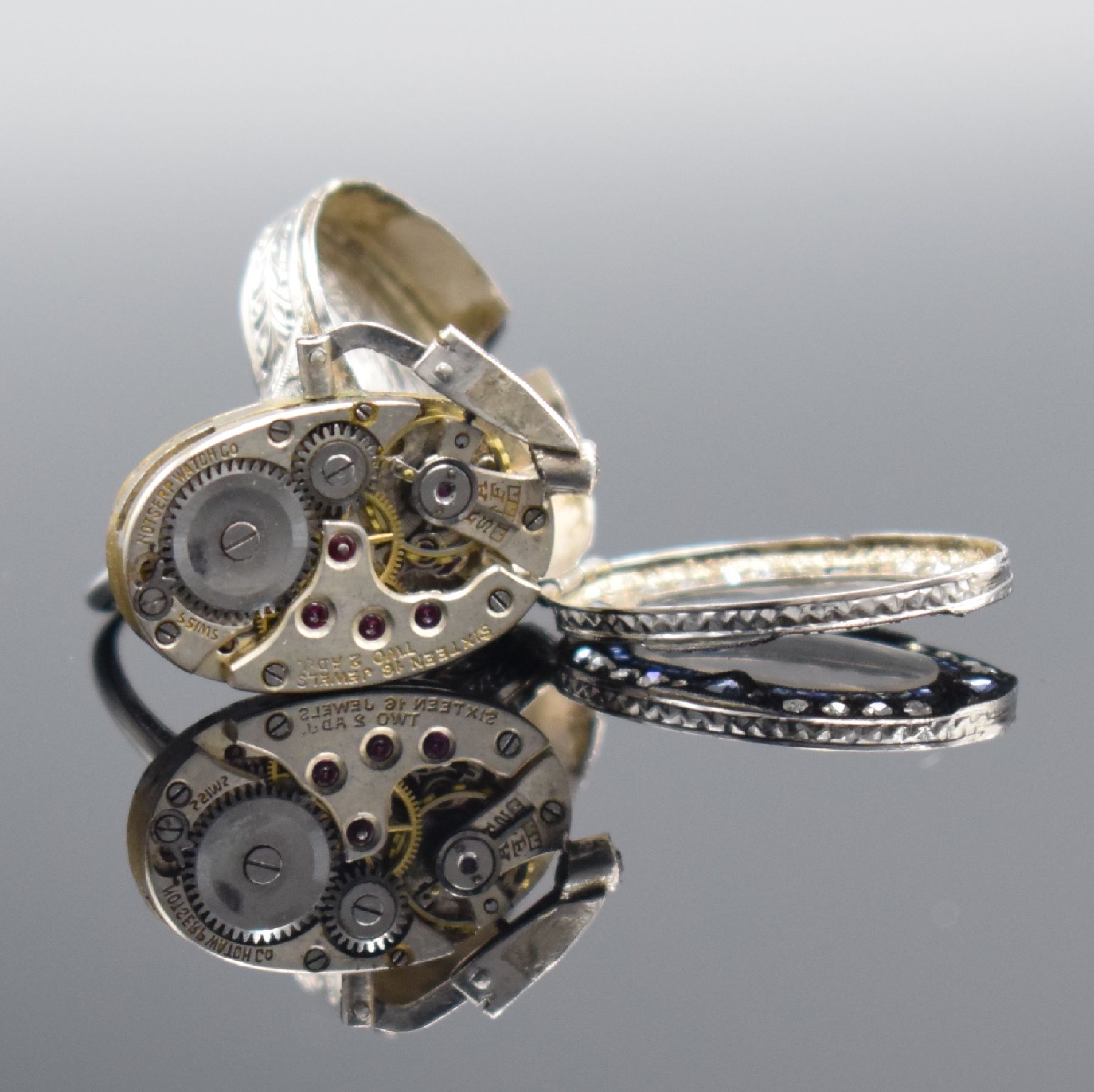 Detail h: NOTSERP WATCH Co. ausgefallene Ringuhr in WG 750/000 mit Diamanten & Saphiren, Handaufzug, Schweiz um 1910, reich verziertes, mit Steinen besetztes, ...