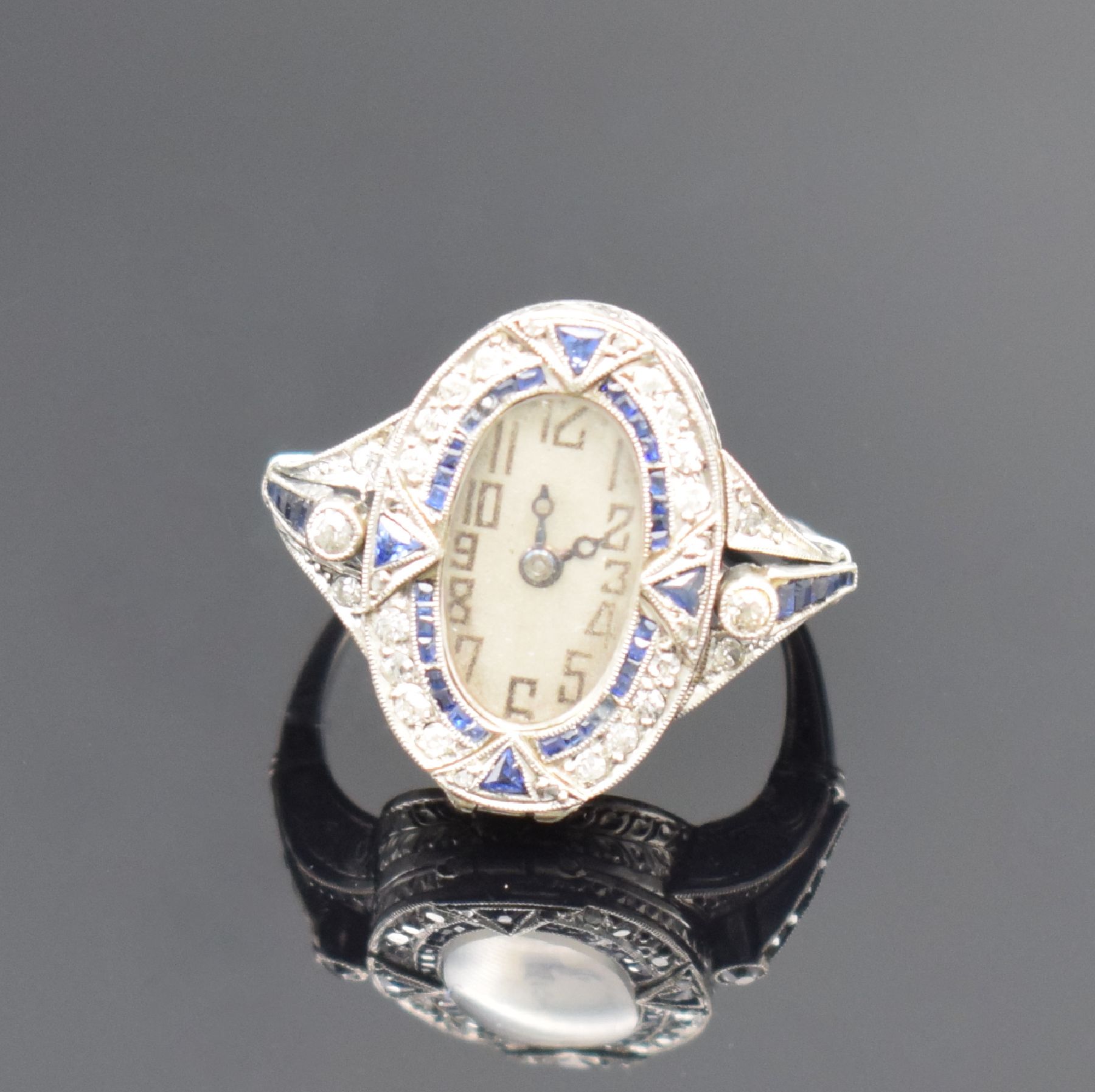 Detail j: NOTSERP WATCH Co. ausgefallene Ringuhr in WG 750/000 mit Diamanten & Saphiren, Handaufzug, Schweiz um 1910, reich verziertes, mit Steinen besetztes, ...