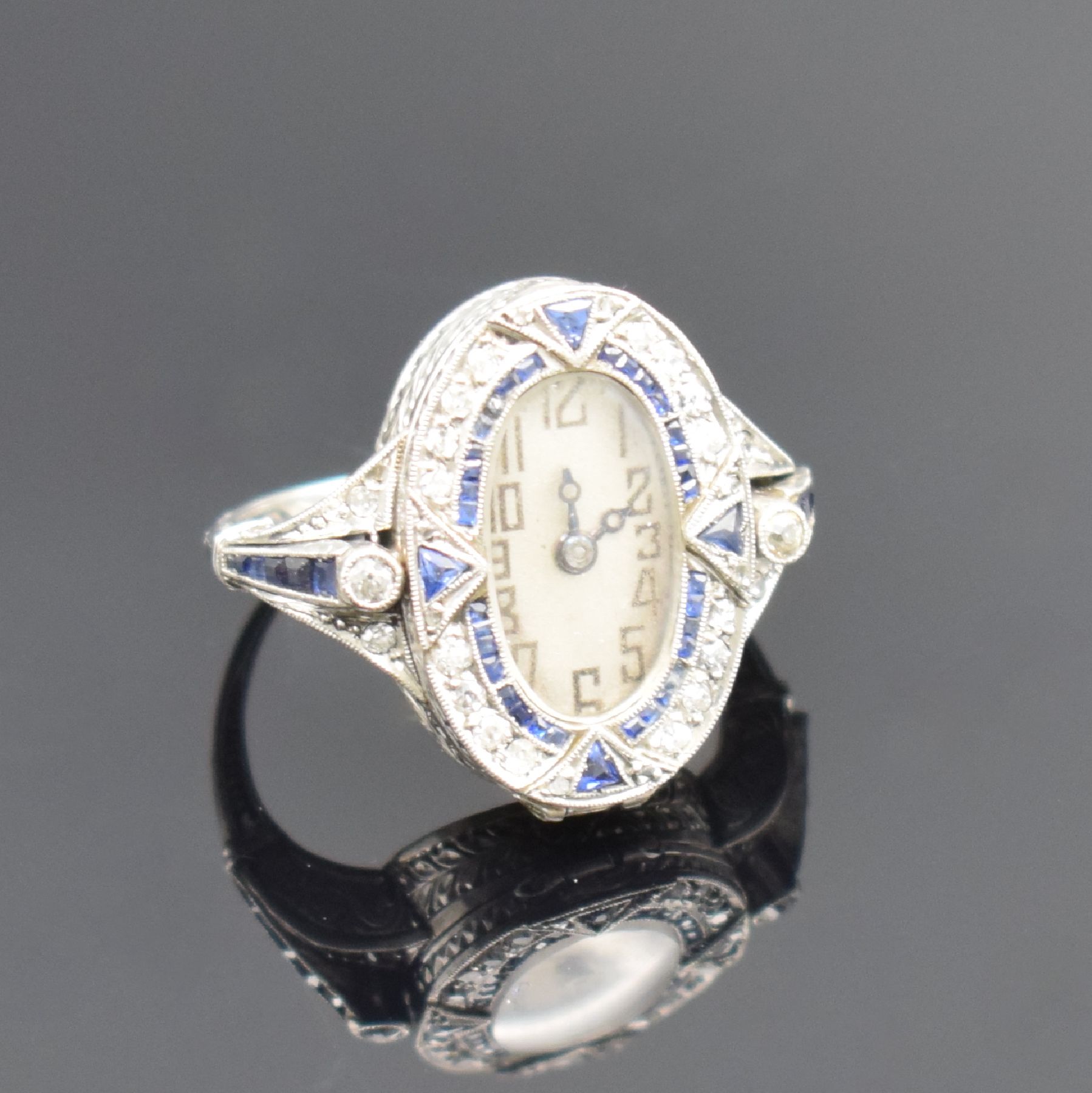 Detail k: NOTSERP WATCH Co. ausgefallene Ringuhr in WG 750/000 mit Diamanten & Saphiren, Handaufzug, Schweiz um 1910, reich verziertes, mit Steinen besetztes, ...