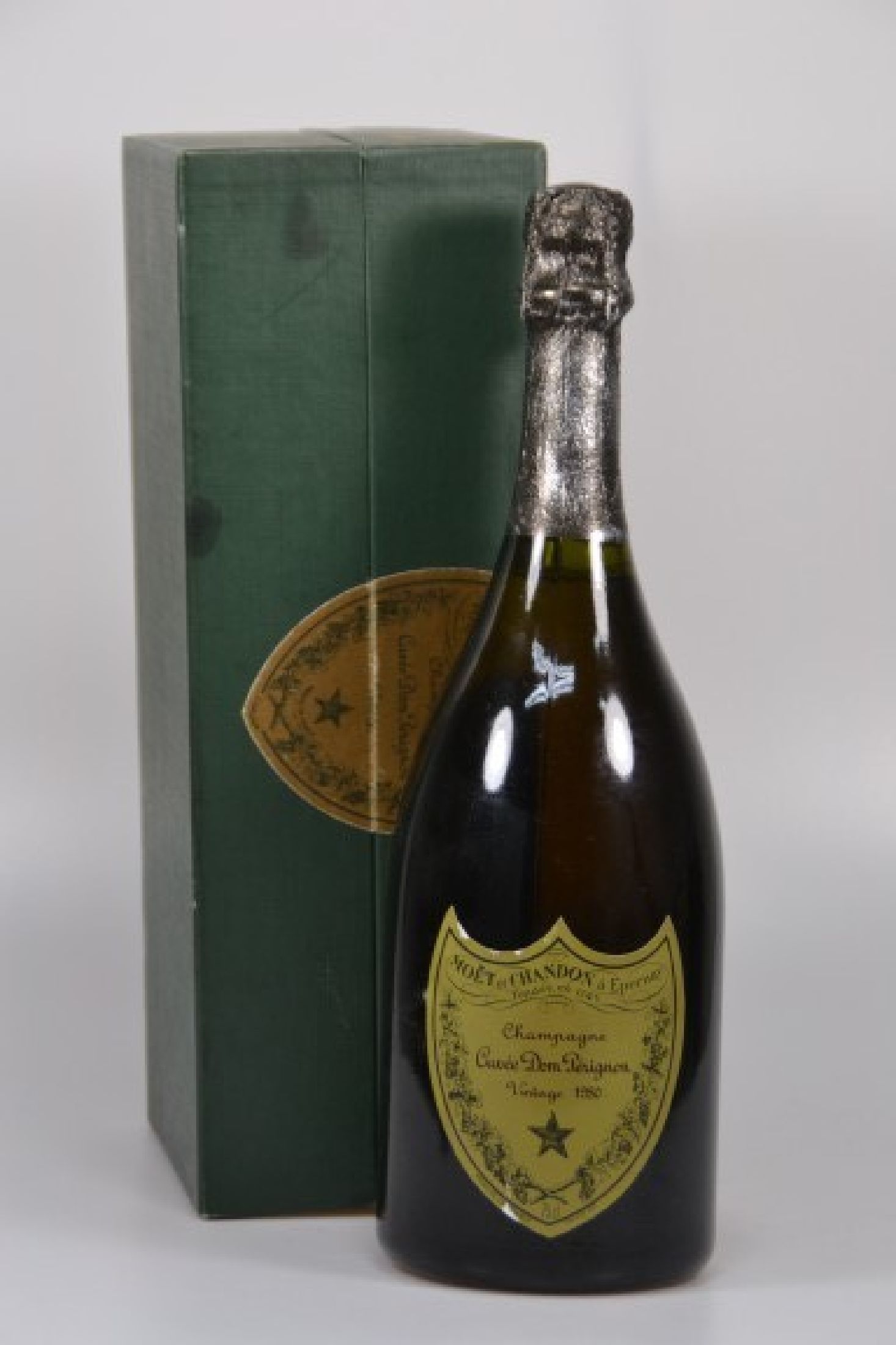 Flasche 1980 Chateau Moet et Candon Dom Perignon, Champagne, 75cl, unverkostet, Cellar Tracker 93/100 Punkte, in Originaletui