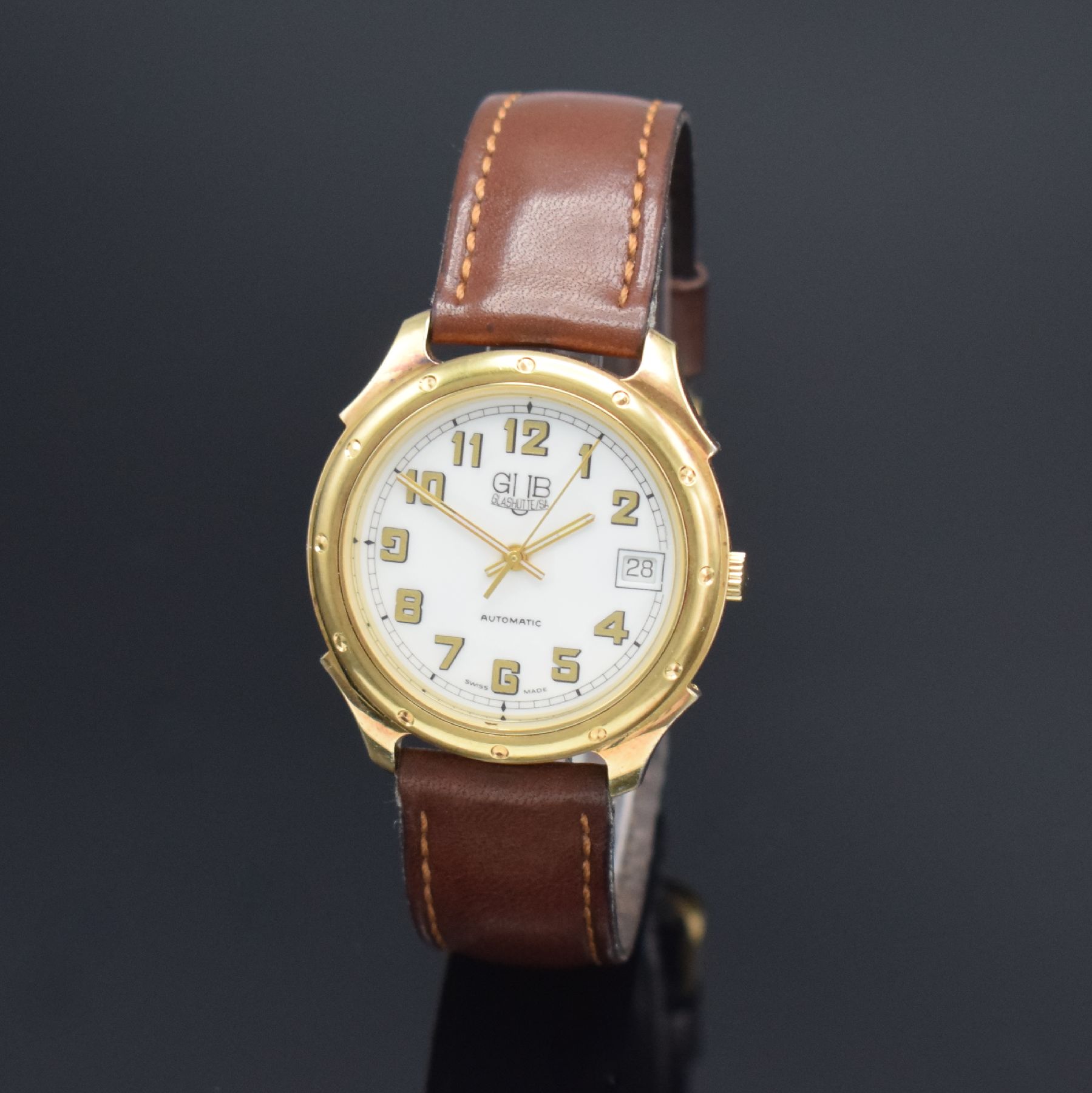 GUB Glashütte/SA Herrenarmbanduhr, Deutschland, Automatik, beids. vergl., verg. Geh., Boden aufgedr., weißes Zifferbl. m. arab. Zahlen, gold. ...
