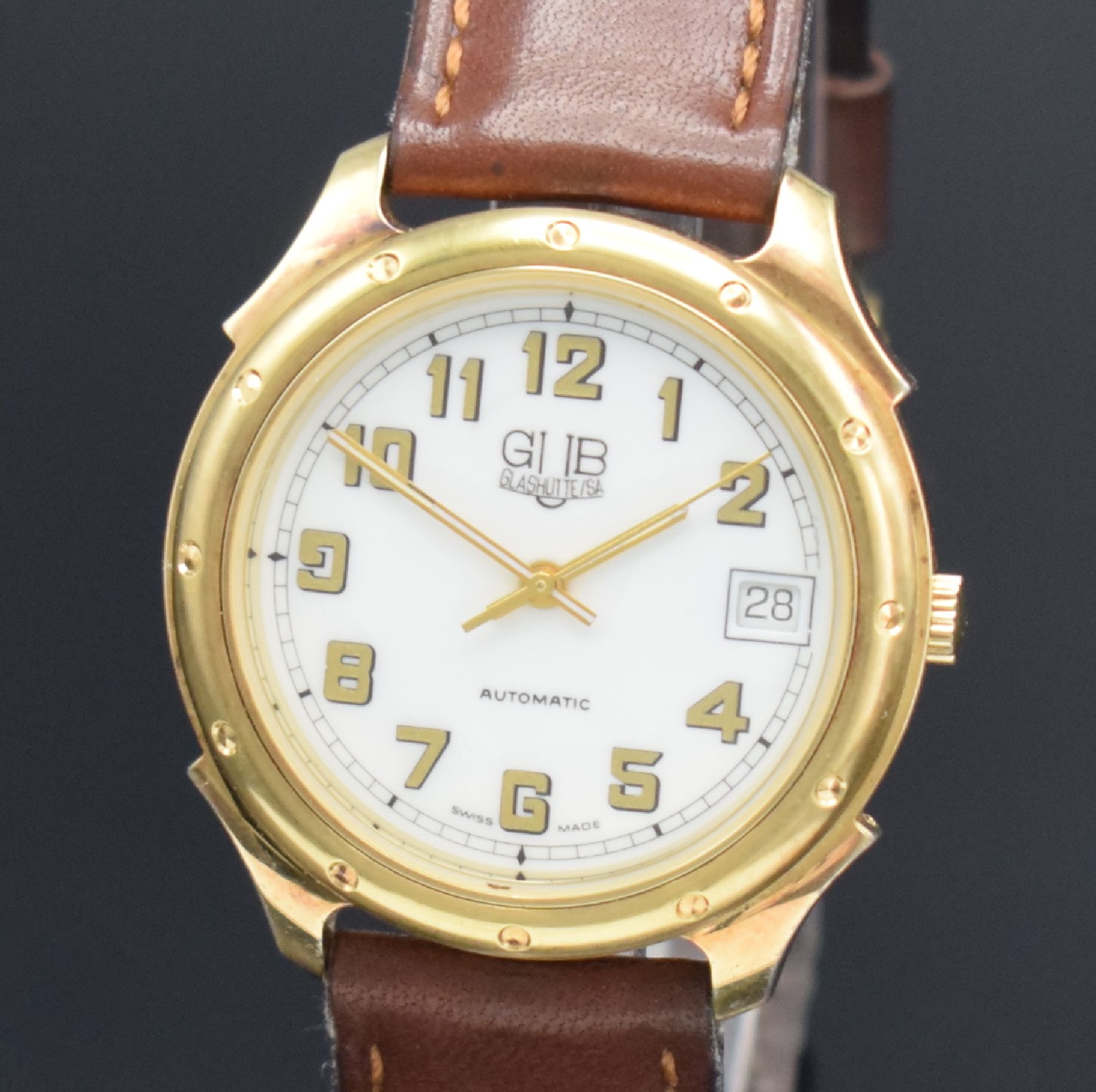 Detail a: GUB Glashütte/SA Herrenarmbanduhr, Deutschland, Automatik, beids. vergl., verg. Geh., Boden aufgedr., weißes Zifferbl. m. arab. Zahlen, gold. ...