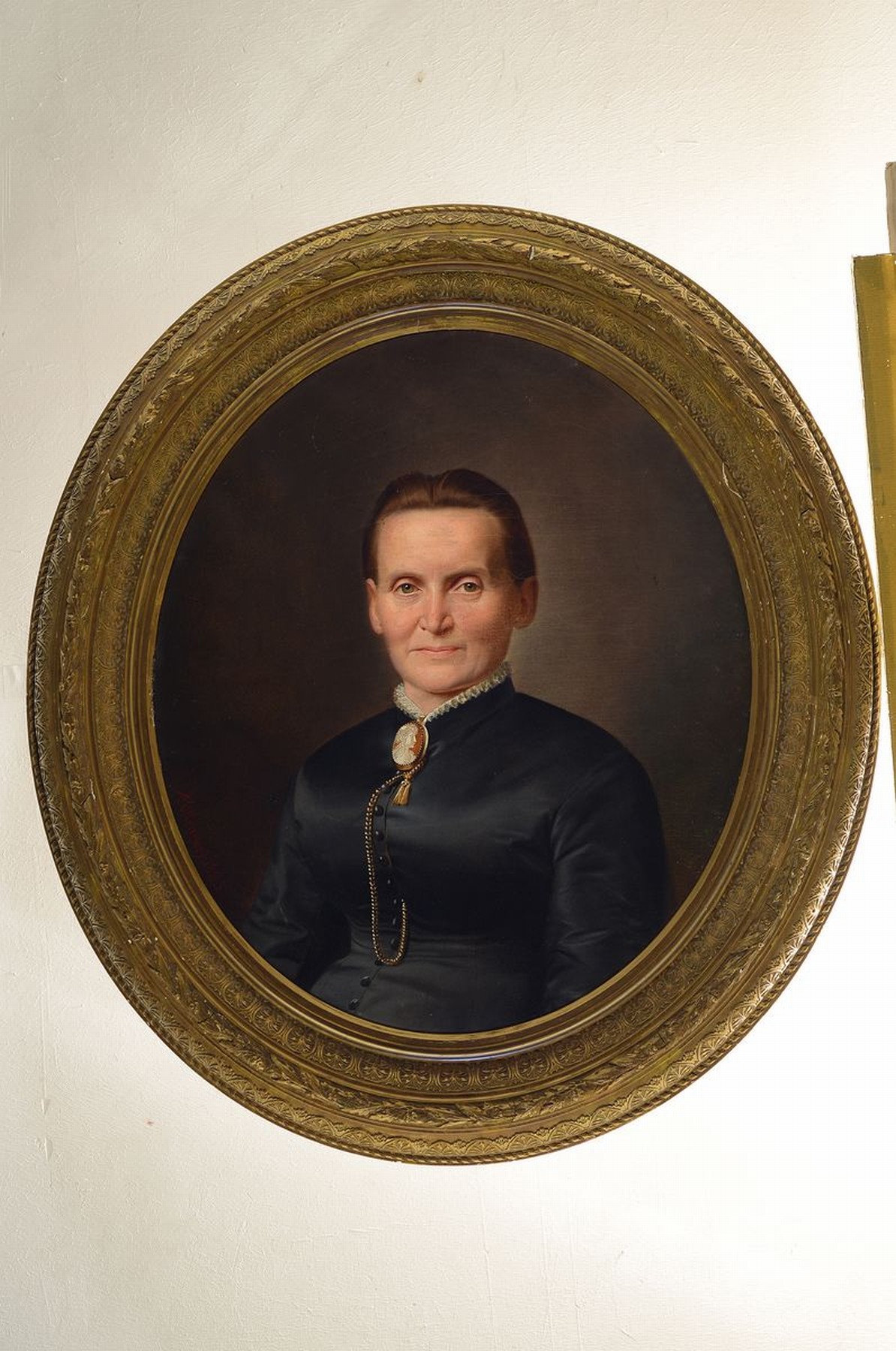 Detail k: Carl Gottlob Mittenzwey, 1822 Reichenbach - 1890 Zwickau, Damenporträt, Bildnis einer älteren Witwe in biedermeierlicher Manier, bildbestimmende ...