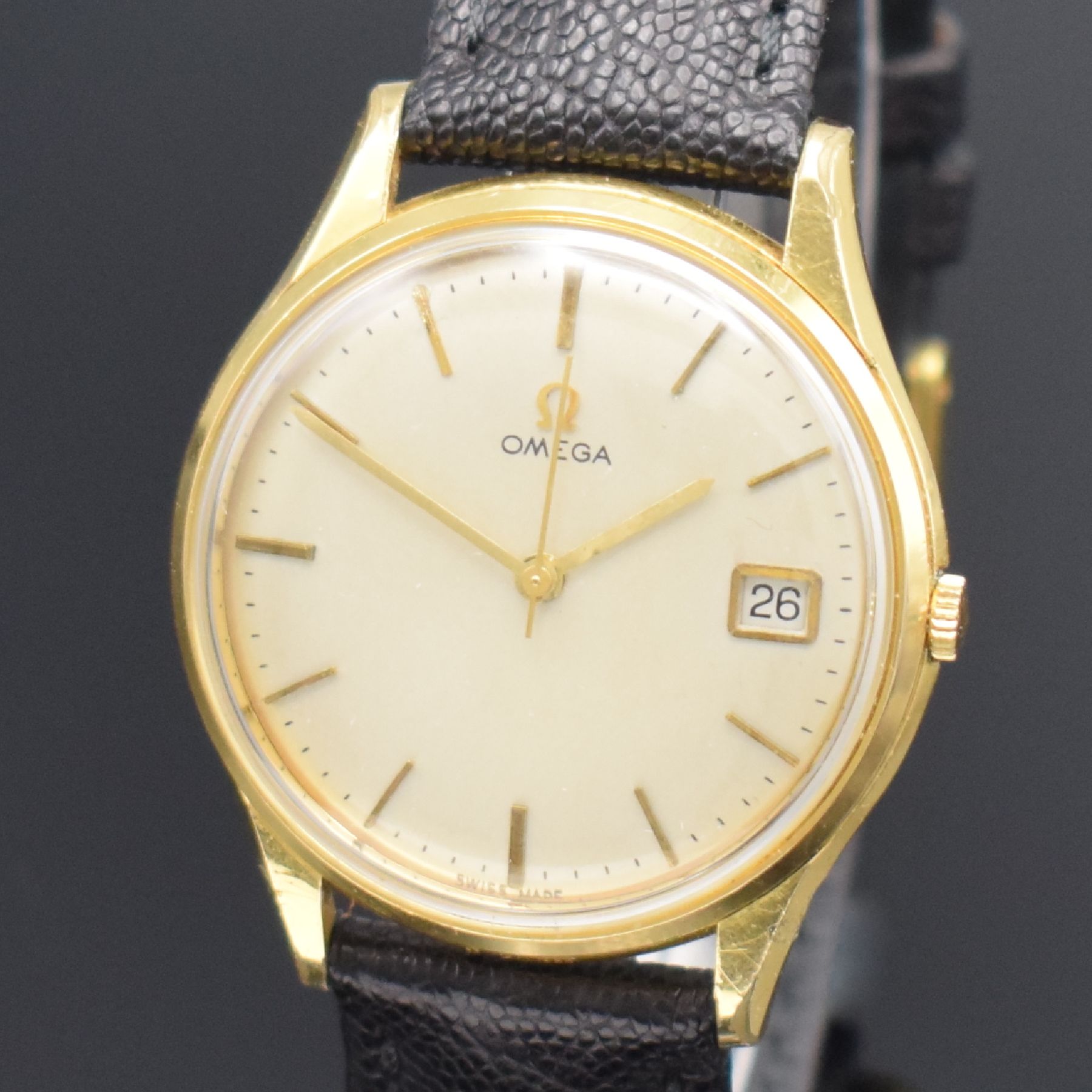 Detail a: OMEGA Herrenarmbanduhr Ref. 132.003, Schweiz um 1965, Handaufzug, verg. Geh., Stahlboden aufgedr., silb. Zifferbl. m. aufges. Std.-Ind.rest., gold. ...