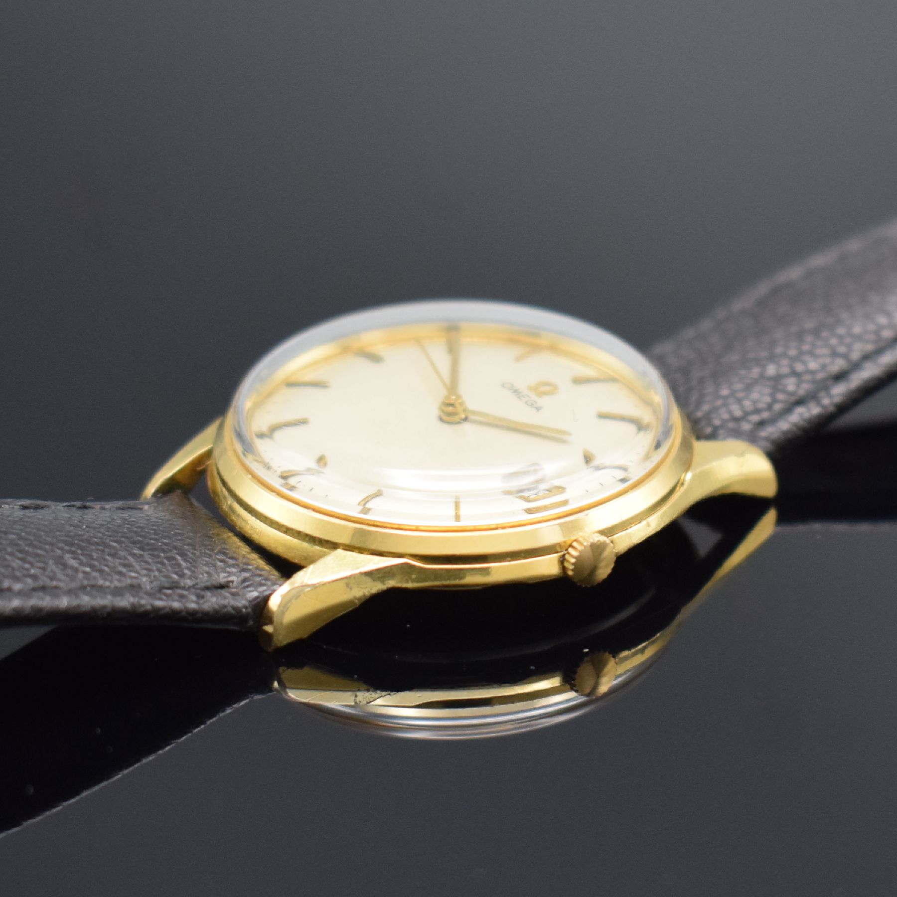 Detail c: OMEGA Herrenarmbanduhr Ref. 132.003, Schweiz um 1965, Handaufzug, verg. Geh., Stahlboden aufgedr., silb. Zifferbl. m. aufges. Std.-Ind.rest., gold. ...