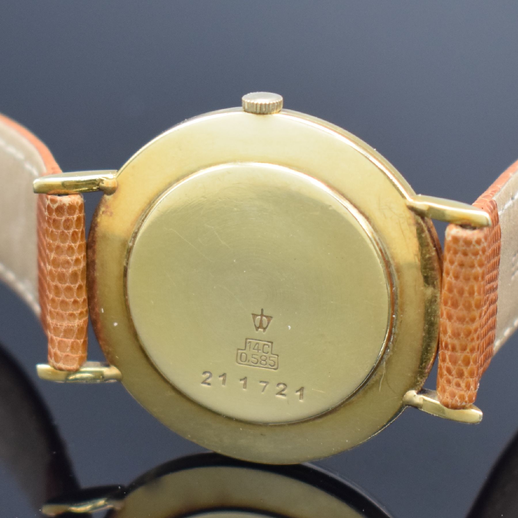 Detail c: STOWA Herrenarmbanduhr in GG 585/000, Deutschland um 1960, Handaufzug, 2-teil. Geh., Glasrand aufgedr., silb. Zifferbl. m. aufges. gold. Std.-Ind., ...