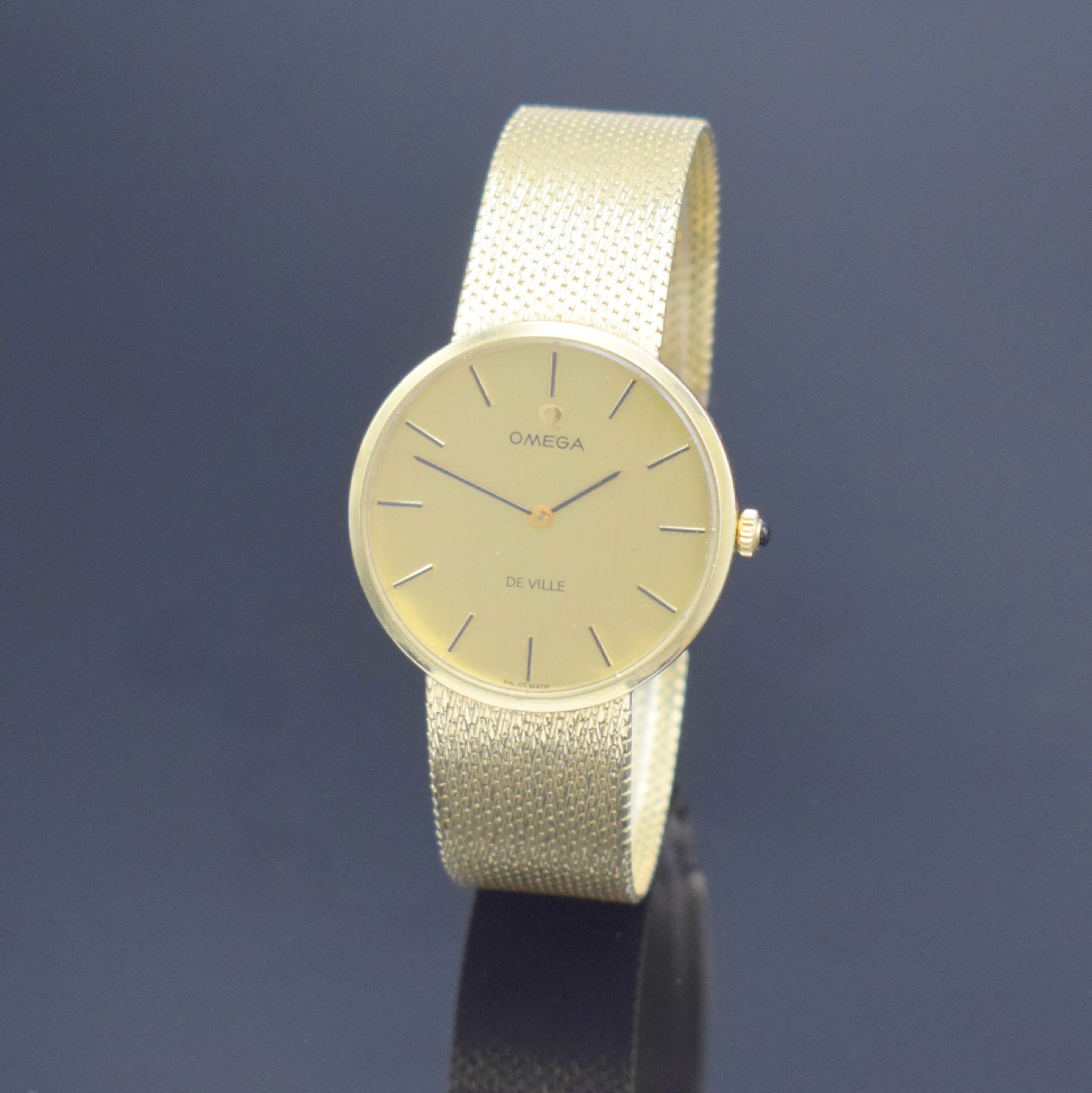 OMEGA De Ville Herrenarmbanduhr in GG 585/000, Schweiz um 1973, Handaufzug, Boden aufgedr., Geh. an neutr. Goldband (später auf Kundenwunsch) in GG ...