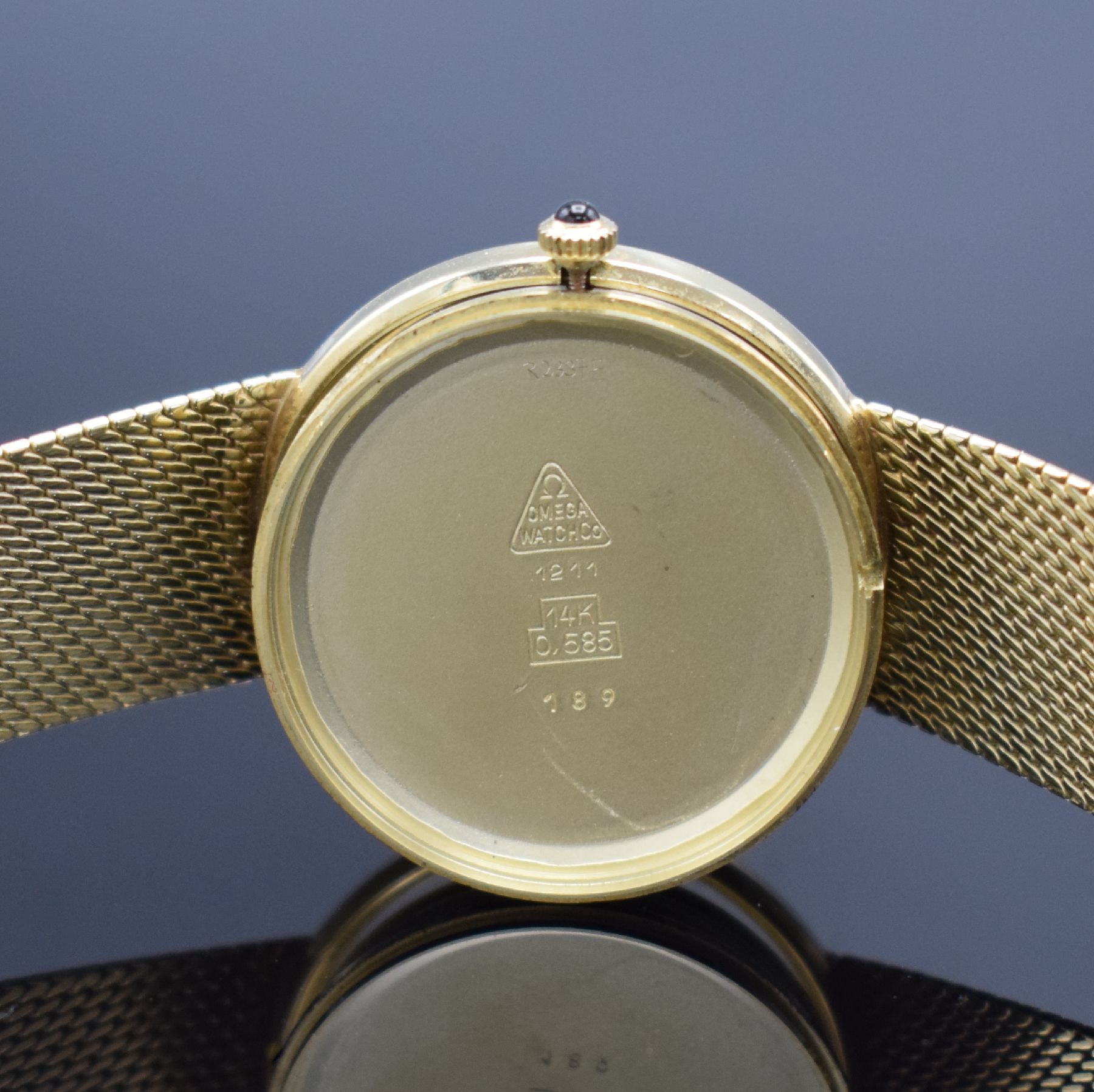 Detail f: OMEGA De Ville Herrenarmbanduhr in GG 585/000, Schweiz um 1973, Handaufzug, Boden aufgedr., Geh. an neutr. Goldband (später auf Kundenwunsch) in GG ...
