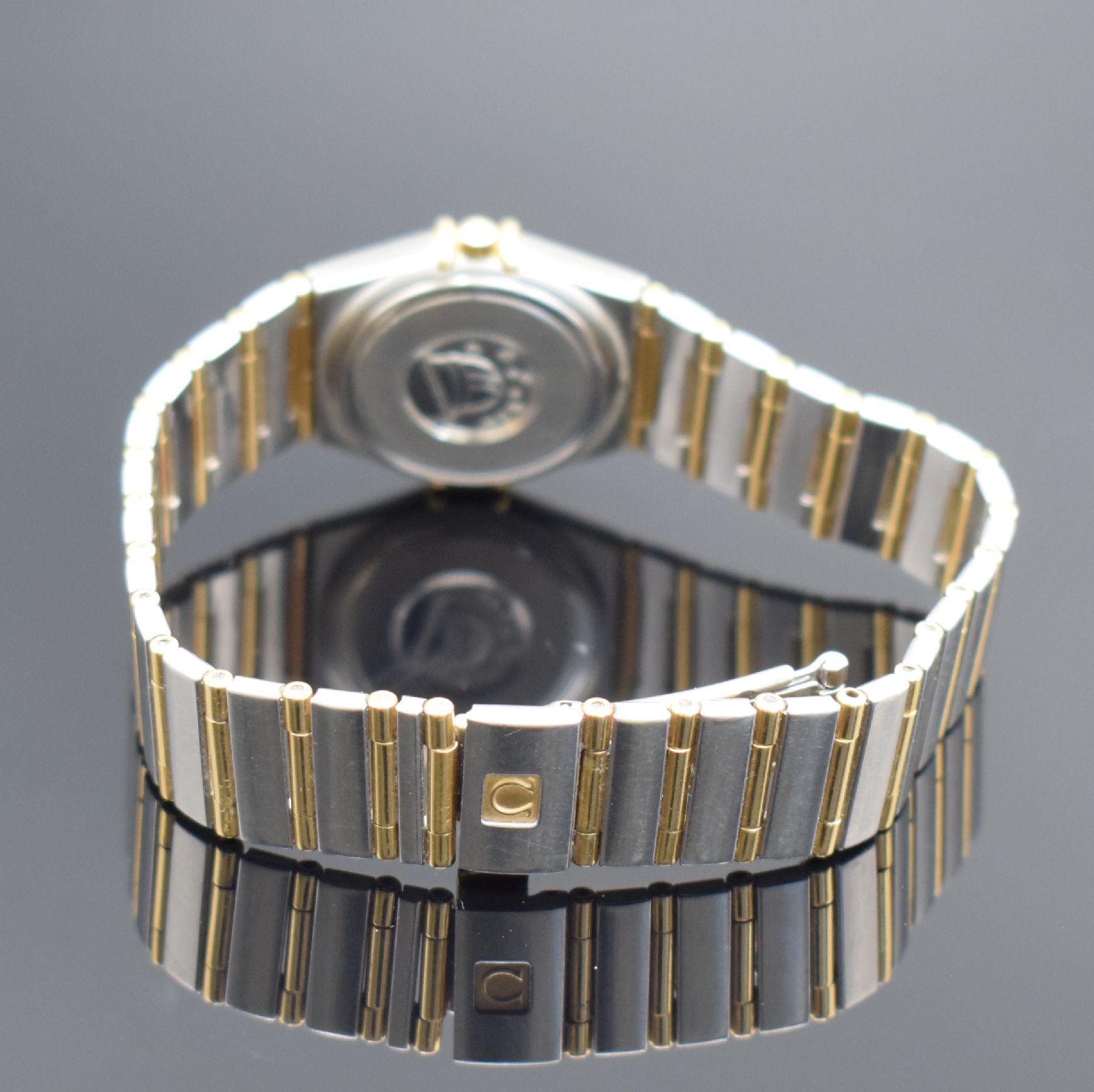 Detail b: OMEGA Constellation Damenarmbanduhr, Schweiz verk. lt. beil. Pap. 08/2004, quarz, Ref. 12727500, Edelstahl/Gold komb., Boden gedr., Gliederband m. ...