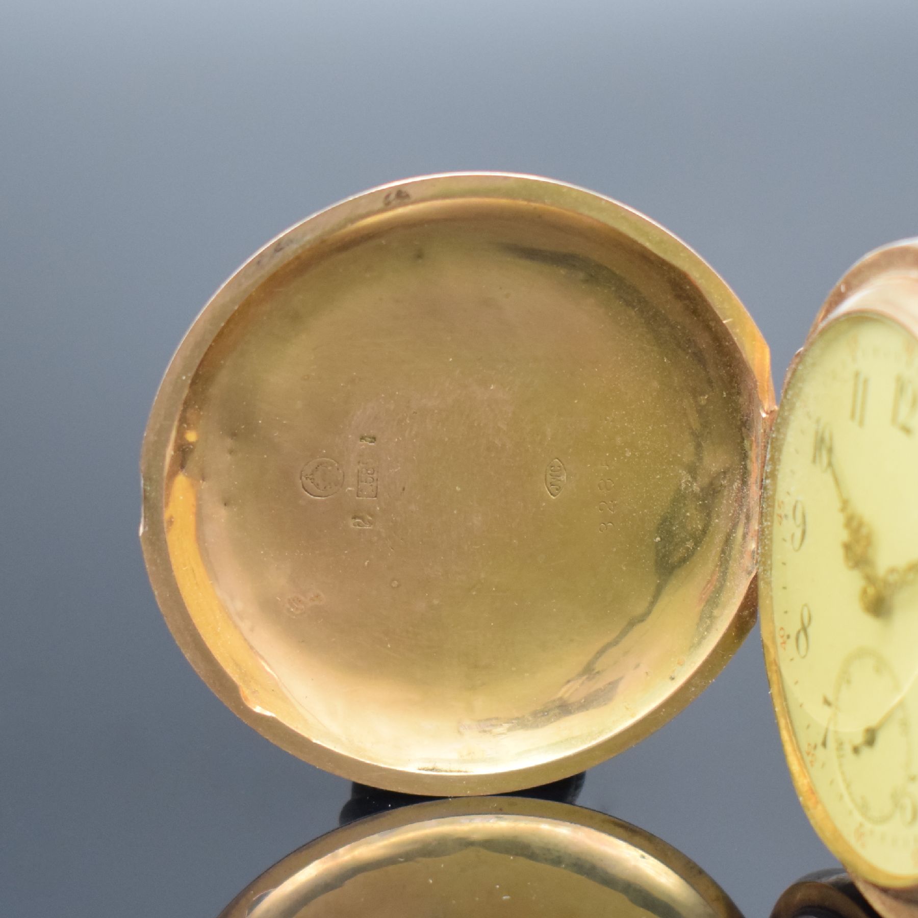 Detail a: IWC Herrensavonette Kaliber 53 in RG 585/000, Schweiz um 1903, glattes 3 Deckel- Goldgeh. dell., Emailzifferbl. m. arab. Zahlen riss., gold. ...