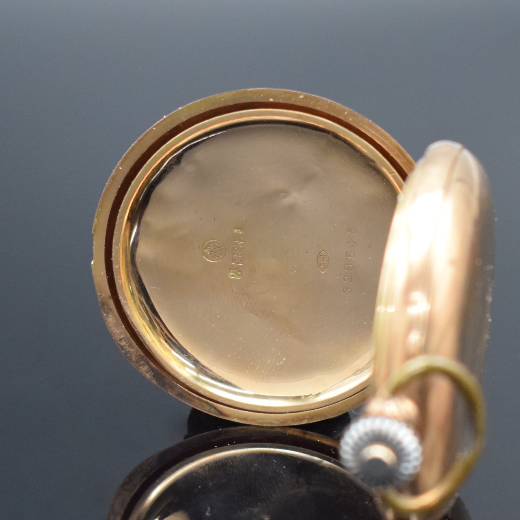 Detail f: IWC Herrensavonette Kaliber 53 in RG 585/000, Schweiz um 1903, glattes 3 Deckel- Goldgeh. dell., Emailzifferbl. m. arab. Zahlen riss., gold. ...