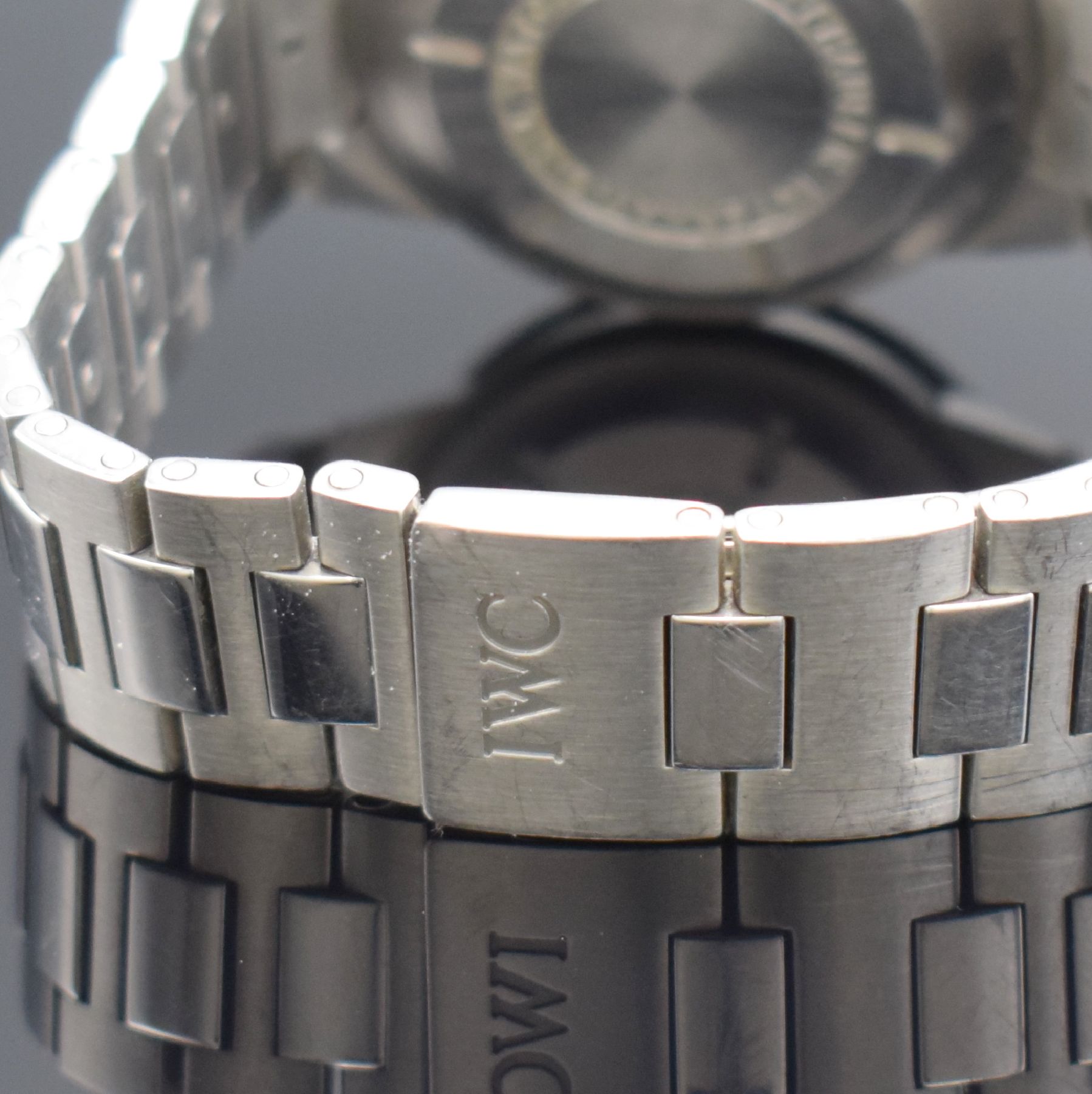 Detail b: IWC GST Armbandchronograph Referenz 3707, Schweiz um 1999, Automatik, verschr. Edelstahlgeh. inkl. orig. Gliederband m. Faltschl., silb. Zifferbl. m. ...