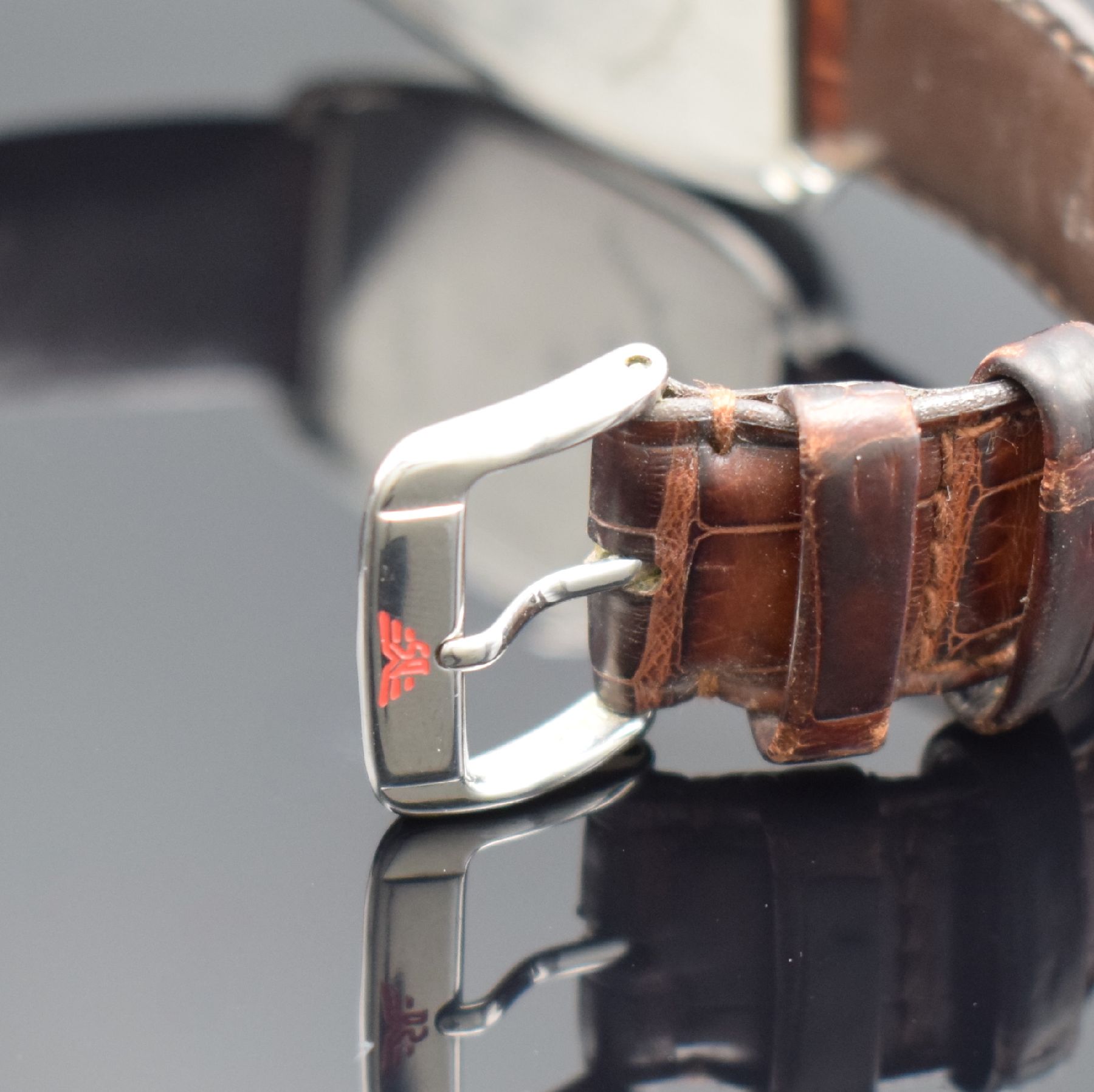 Detail d: DUBEY & SCHALDENBRAND Herrenarmbanduhr Aerodyn Duo, Automatik, Schweiz um 2000, tonneauförmiges Edelstahlgeh. inkl. orig. Lederband m. orig. ...