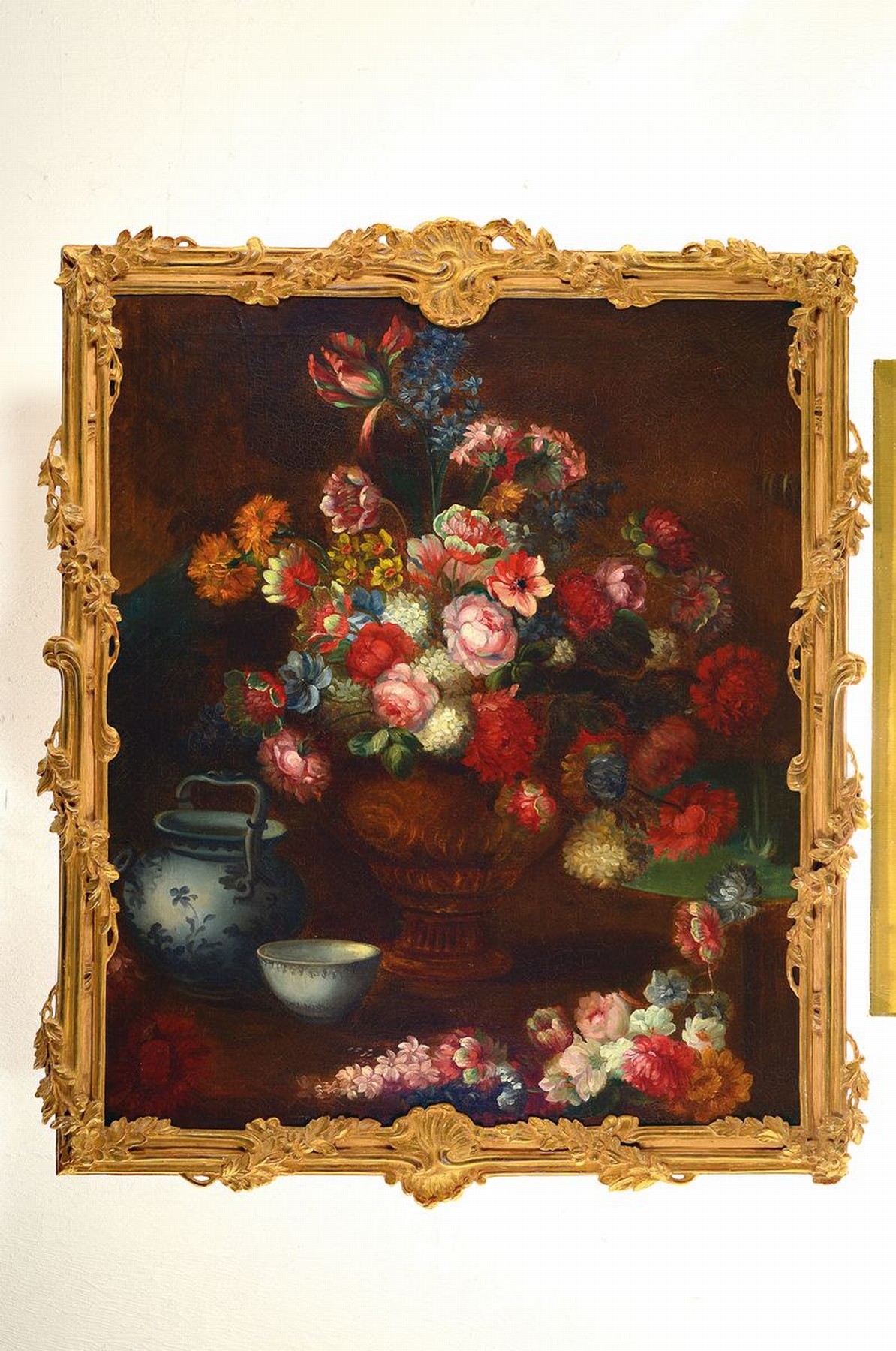 Detail k: Süddeutscher oder Wiener Künstler, 19.Jh., Stillleben mit Blumen und Teekanne, Öl/Lwd, restauriert, ca. 100x84 cm, mit geschnitztem und ...
