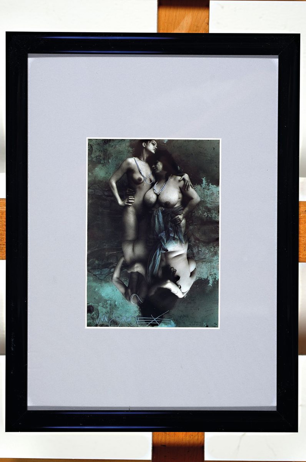 Detail k: Jan Saudek, geb. 1935 in Prag, Multiple, "Those Fabulous Schloss Sisters", 1987, sign. mit silberfarbigem Stift, unter Glas, gesamt ca. ...