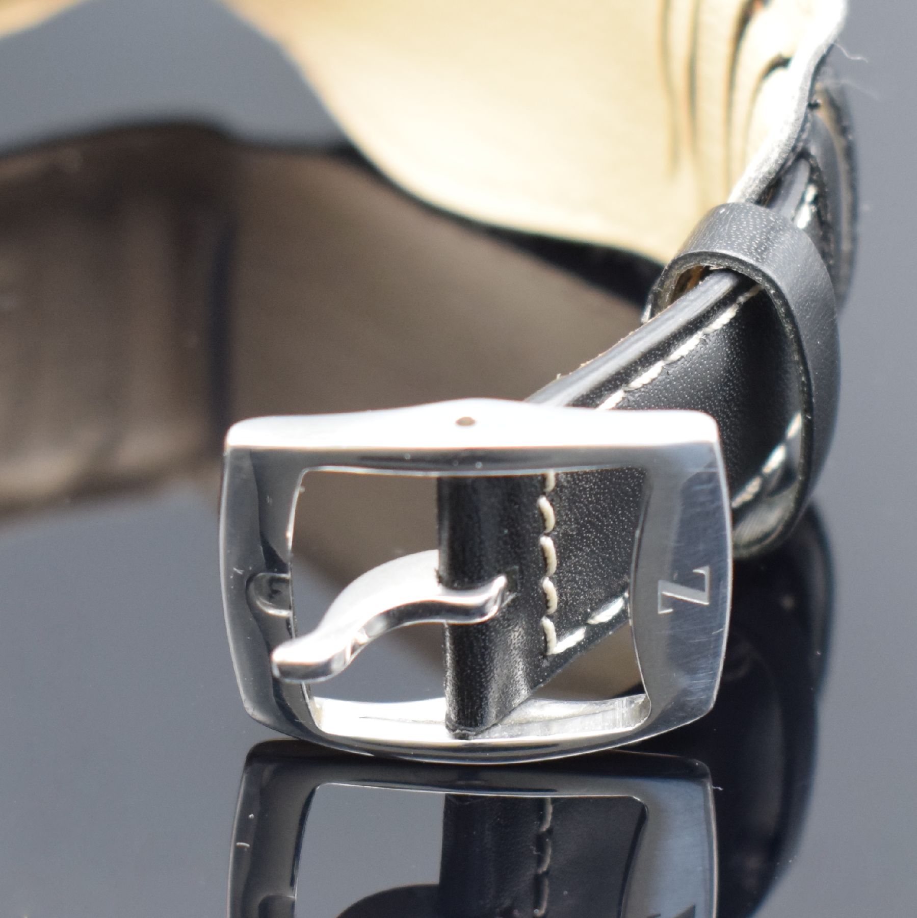 Detail b: ZENO-WATCH BASEL GMT Herrenarmbanduhr Kaliber AS 1913 in Stahl, Schweiz um 2010, Automatik, Boden & Krone verschr., orig. Lederband m. Dornschl., ...