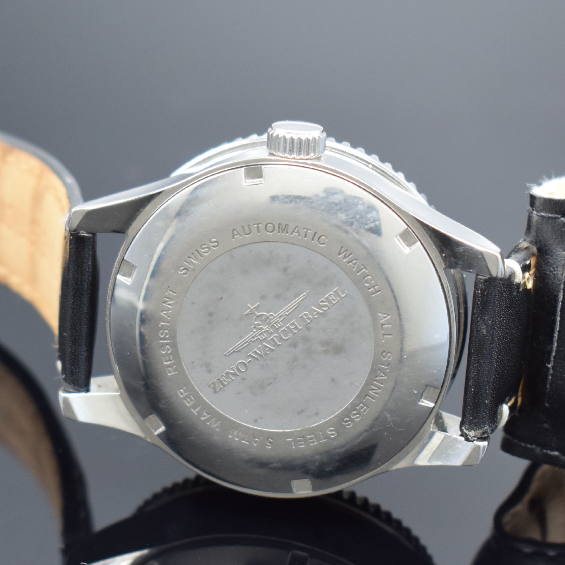 Detail c: ZENO-WATCH BASEL GMT Herrenarmbanduhr Kaliber AS 1913 in Stahl, Schweiz um 2010, Automatik, Boden & Krone verschr., orig. Lederband m. Dornschl., ...