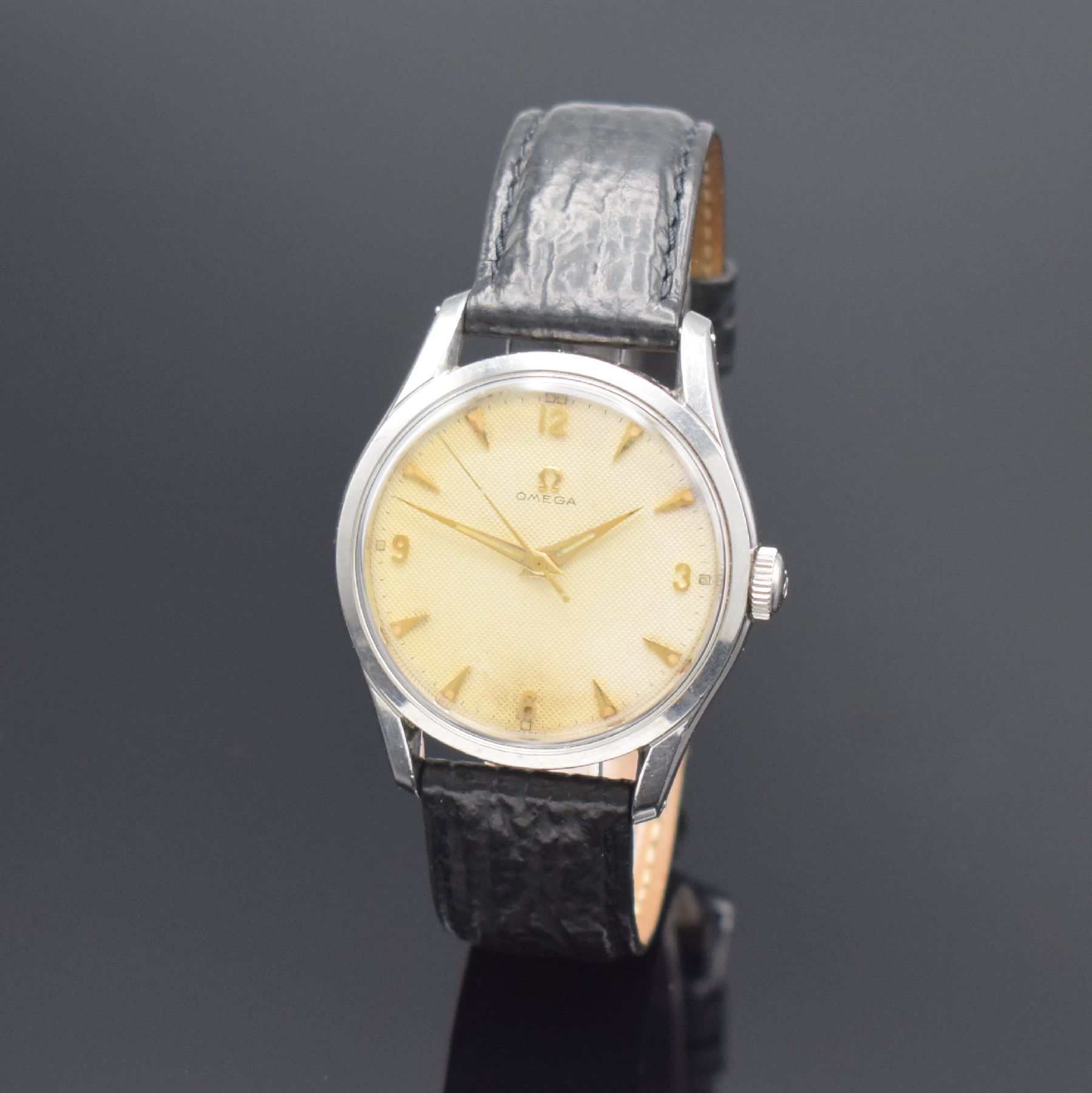 OMEGA Herrenarmbanduhr Ref. 2640-9SC in Stahl, Schweiz um 1954, Handaufzug, 2-teil. Geh., Boden geschr., orig. Krone, orig. Waben- zifferbl. m. ...