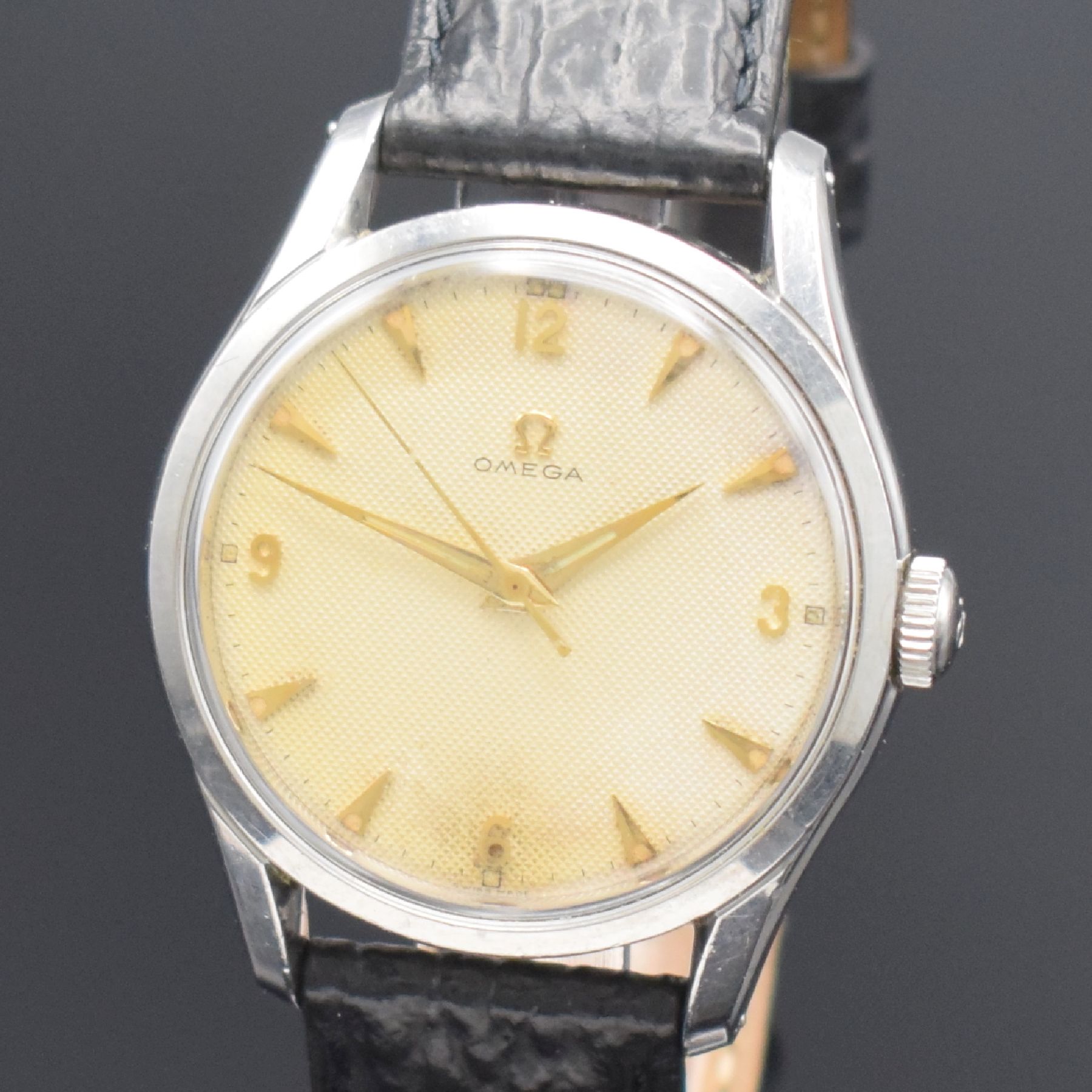 Detail a: OMEGA Herrenarmbanduhr Ref. 2640-9SC in Stahl, Schweiz um 1954, Handaufzug, 2-teil. Geh., Boden geschr., orig. Krone, orig. Waben- zifferbl. m. ...