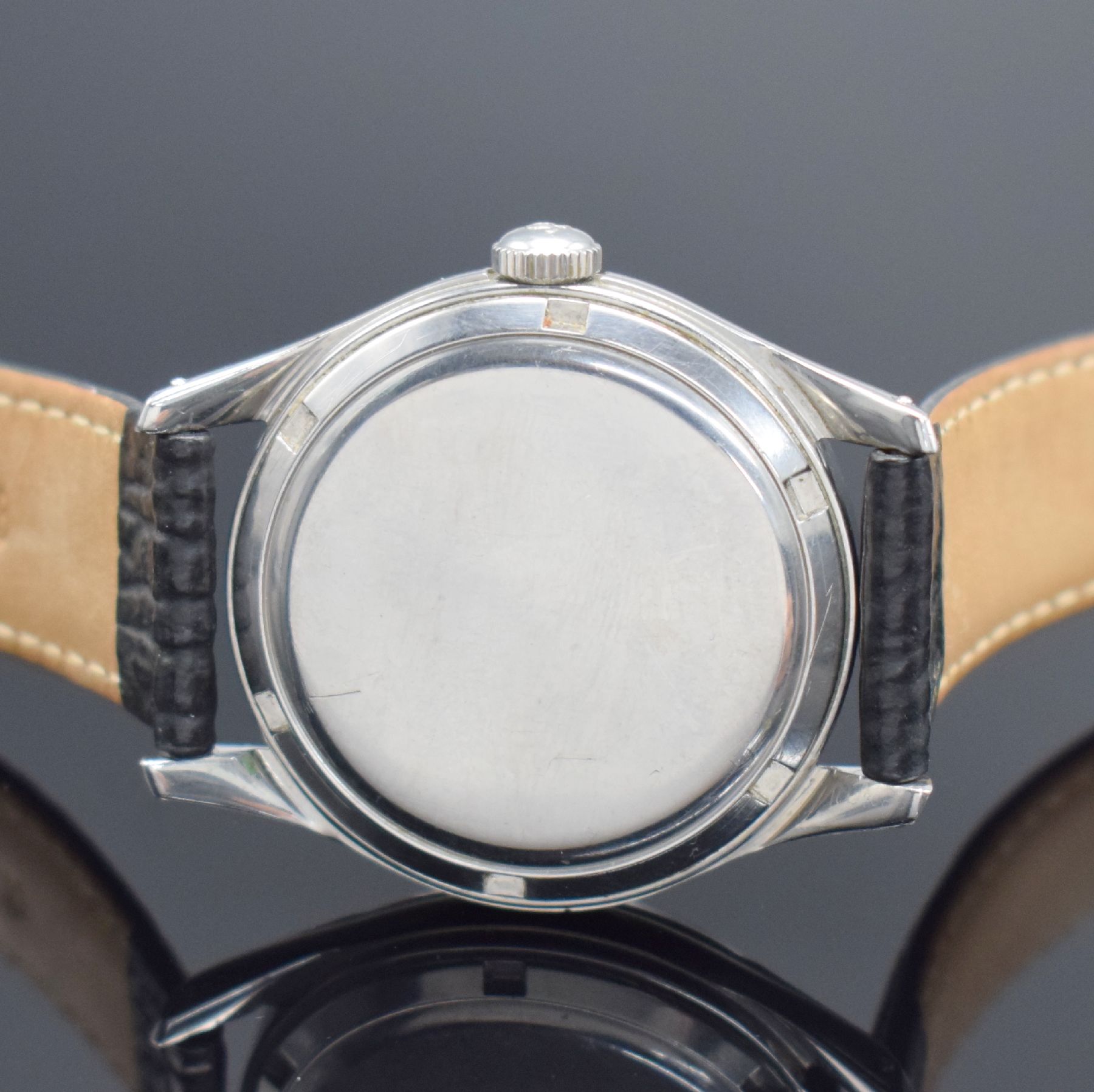 Detail c: OMEGA Herrenarmbanduhr Ref. 2640-9SC in Stahl, Schweiz um 1954, Handaufzug, 2-teil. Geh., Boden geschr., orig. Krone, orig. Waben- zifferbl. m. ...