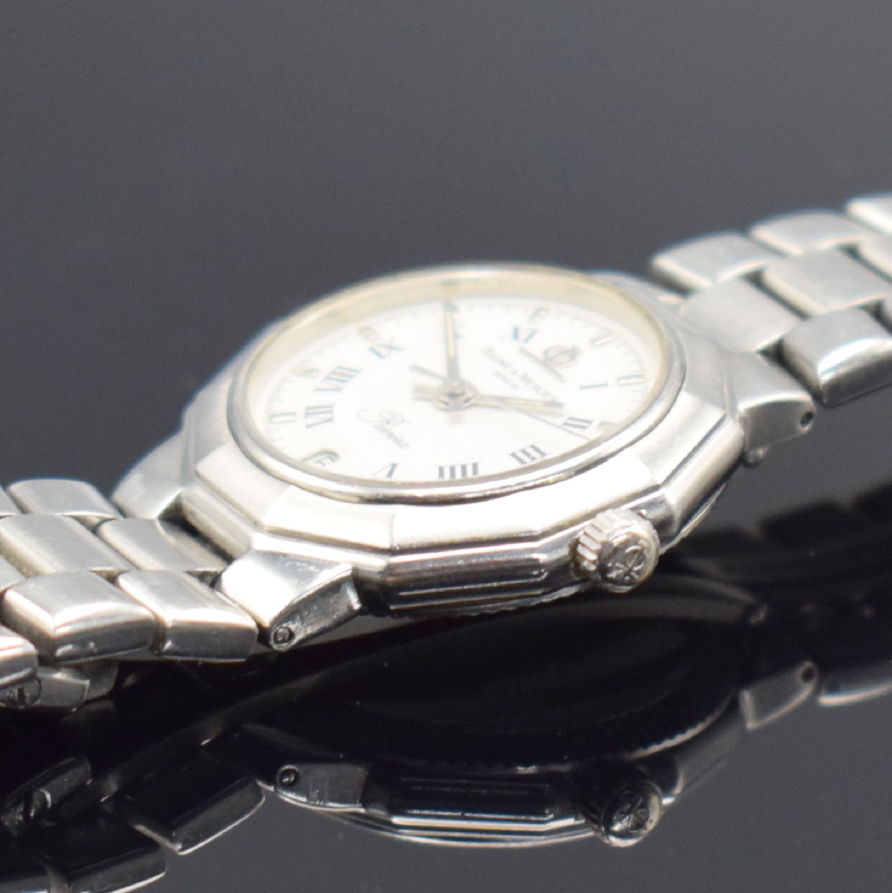 Detail d: BAUME & MERCIER Riviera Damenarmbanduhr, Schweiz um 1985, quarz, verschr. Gehäuse in Edelstahl inkl. Gliederband m. Faltschl., weißes Zifferbl. m. ...