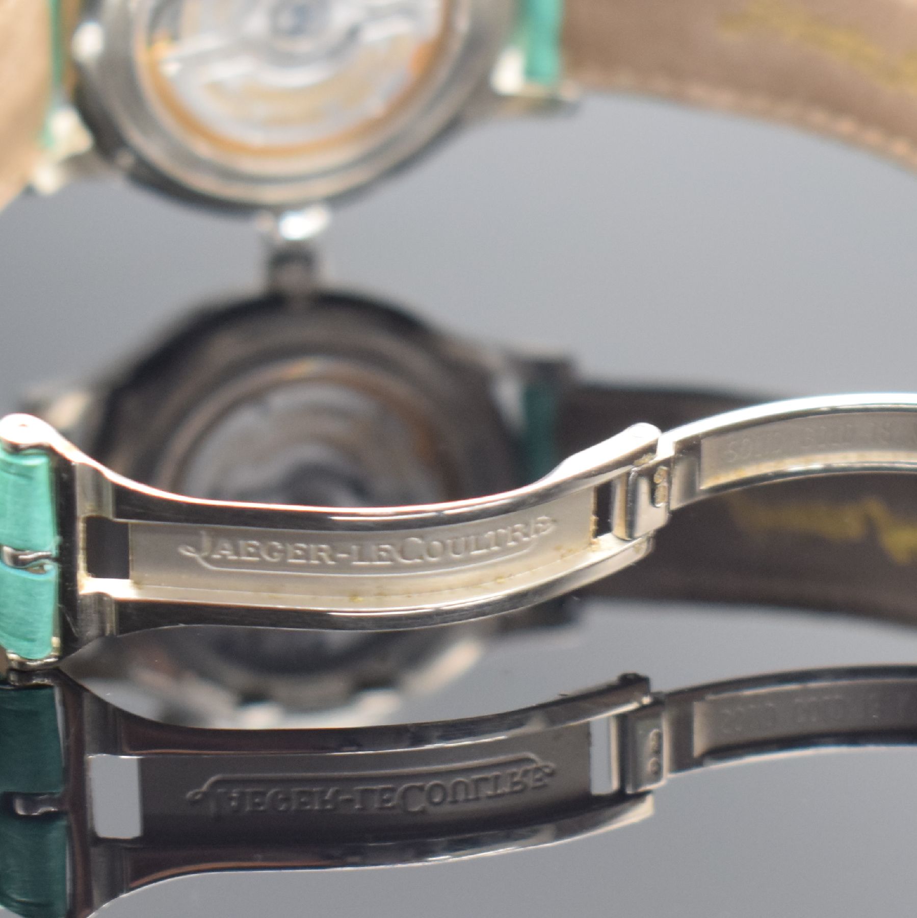 Detail c: Jaeger-LeCoultre Herrenarmbanduhr Geographic aus der Serie Master Control in WG 750/000, Schweiz um 2000, Automatik, Ref. Ref. 142.3.92, massives ...