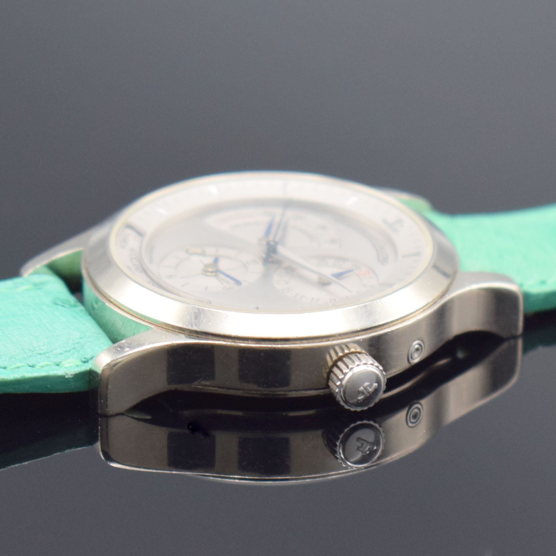 Detail e: Jaeger-LeCoultre Herrenarmbanduhr Geographic aus der Serie Master Control in WG 750/000, Schweiz um 2000, Automatik, Ref. Ref. 142.3.92, massives ...