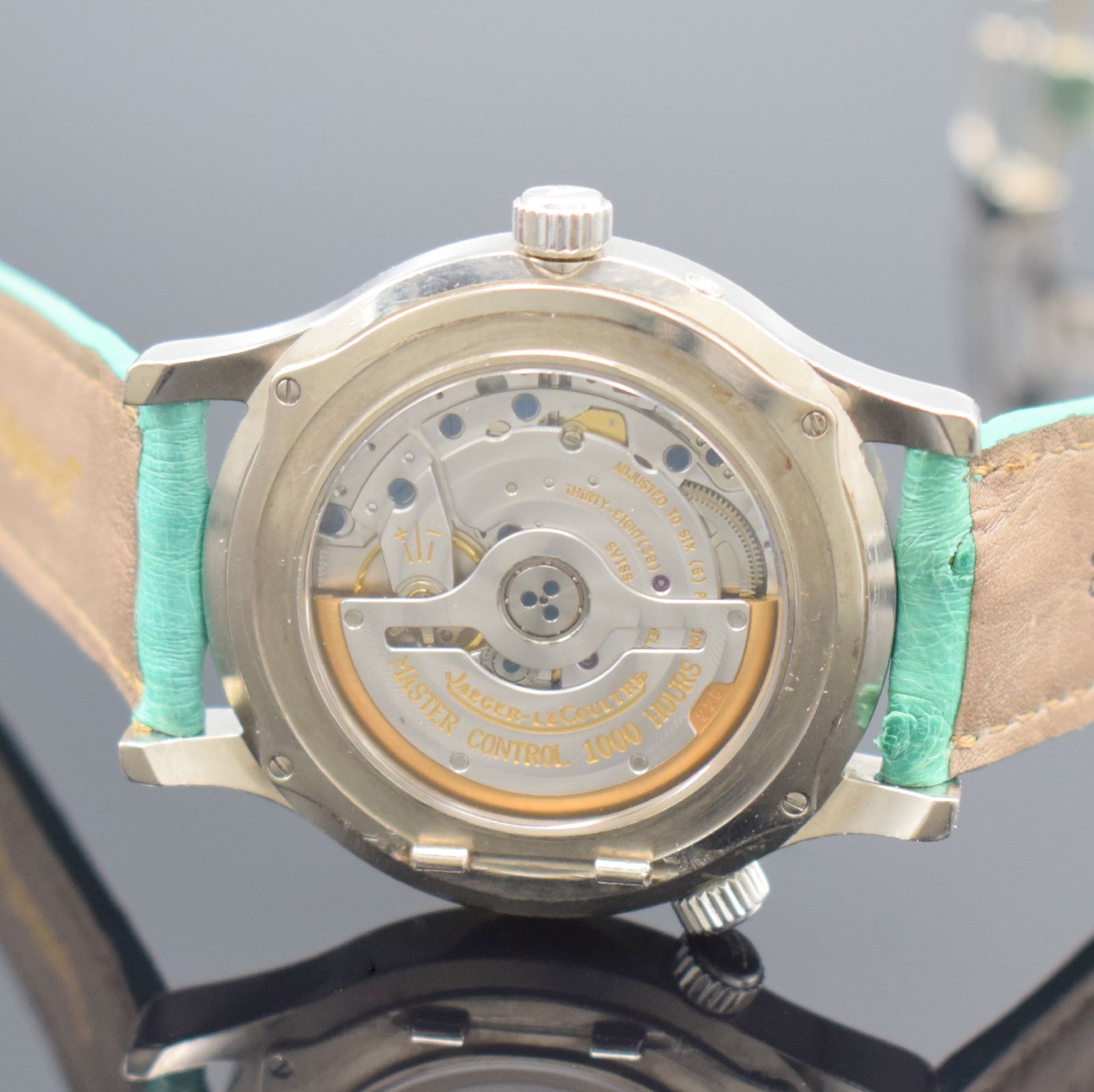 Detail g: Jaeger-LeCoultre Herrenarmbanduhr Geographic aus der Serie Master Control in WG 750/000, Schweiz um 2000, Automatik, Ref. Ref. 142.3.92, massives ...