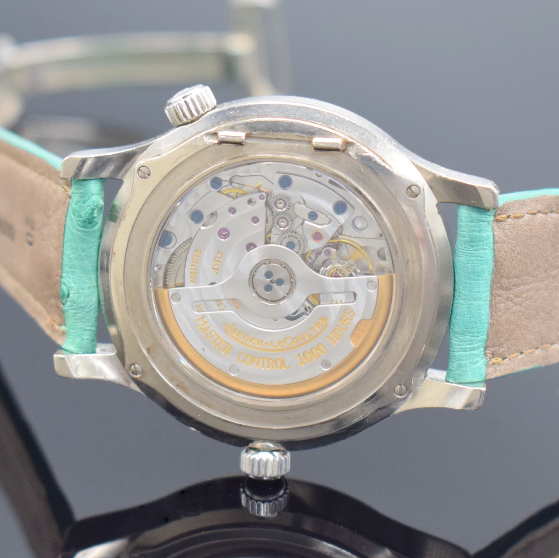 Detail h: Jaeger-LeCoultre Herrenarmbanduhr Geographic aus der Serie Master Control in WG 750/000, Schweiz um 2000, Automatik, Ref. Ref. 142.3.92, massives ...