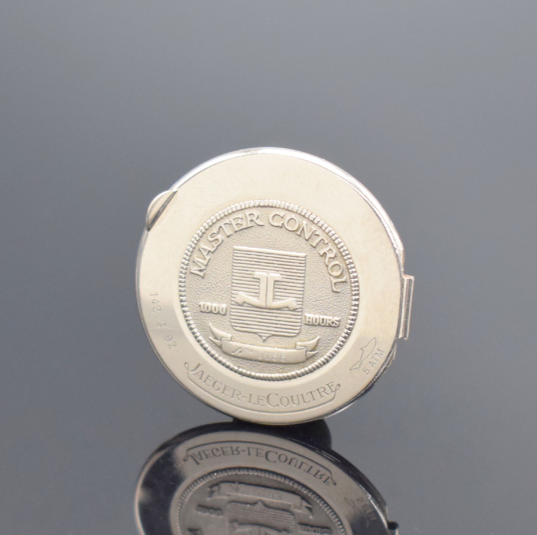 Detail i: Jaeger-LeCoultre Herrenarmbanduhr Geographic aus der Serie Master Control in WG 750/000, Schweiz um 2000, Automatik, Ref. Ref. 142.3.92, massives ...