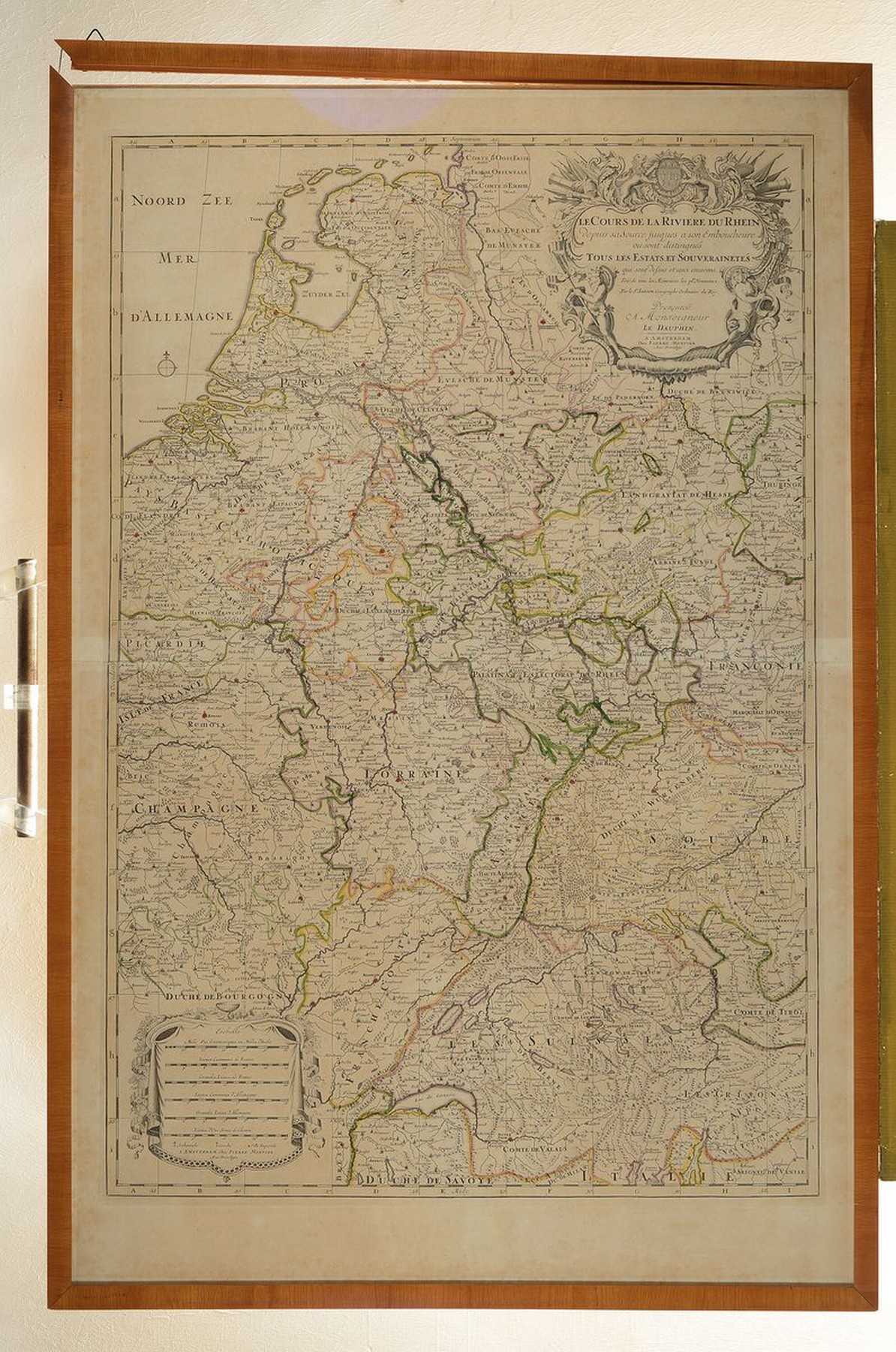 Detail k: Zwei Kupferstichkarten, Frankfurt und Rheinverlauf, 18.Jh., Johann Baptist Homann (1664-1724): Frankfurt am Main und Umgebung, 72x80 cm, Pierre ...